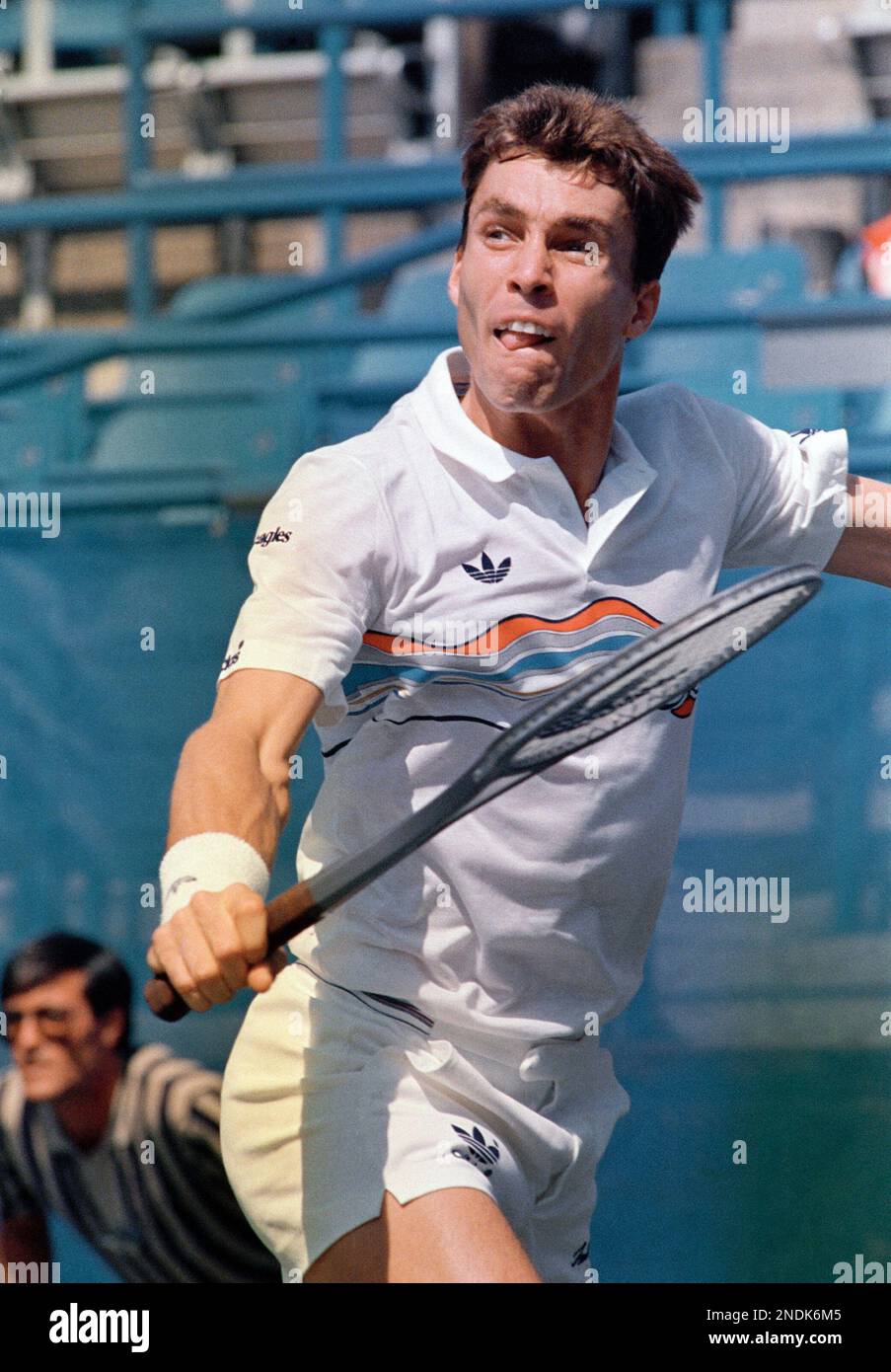 U.S. Open top men’s seed Ivan Lendl uses his tongue and the racquet as he plays in the semi-finals in New York on Saturday, Sept. 6, 1986. Londl faces Sweden’s Stefan Edberg at the National Tennis Center. (AP Photo/Susan Ragan) Banque D'Images