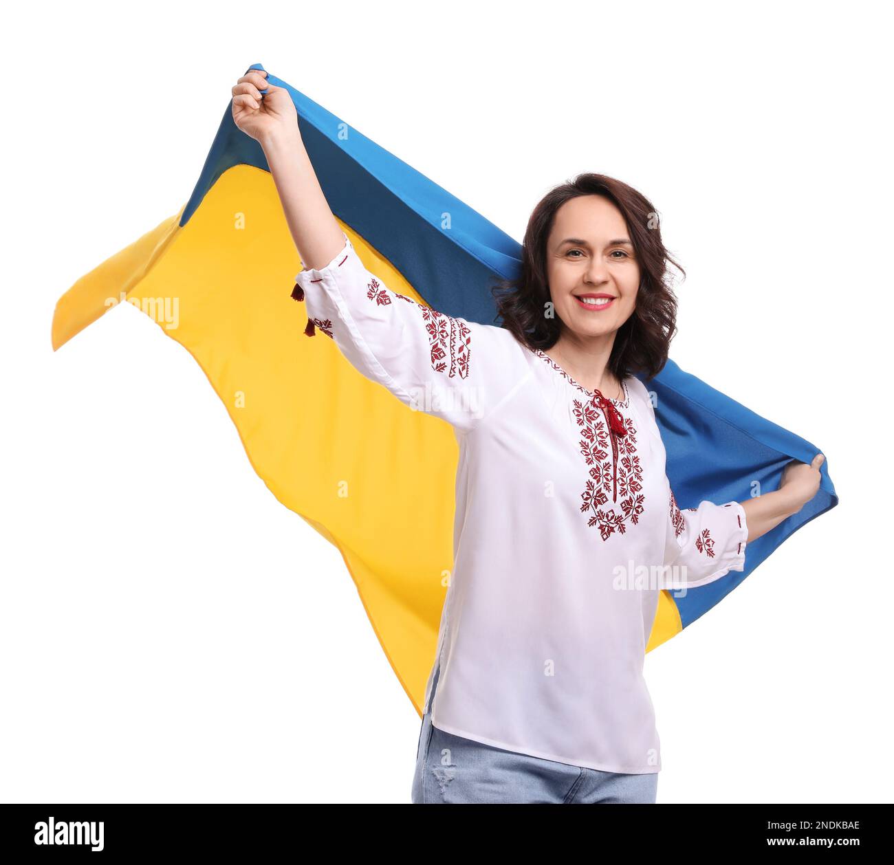 Femme heureuse avec drapeau de l'Ukraine sur fond blanc Banque D'Images