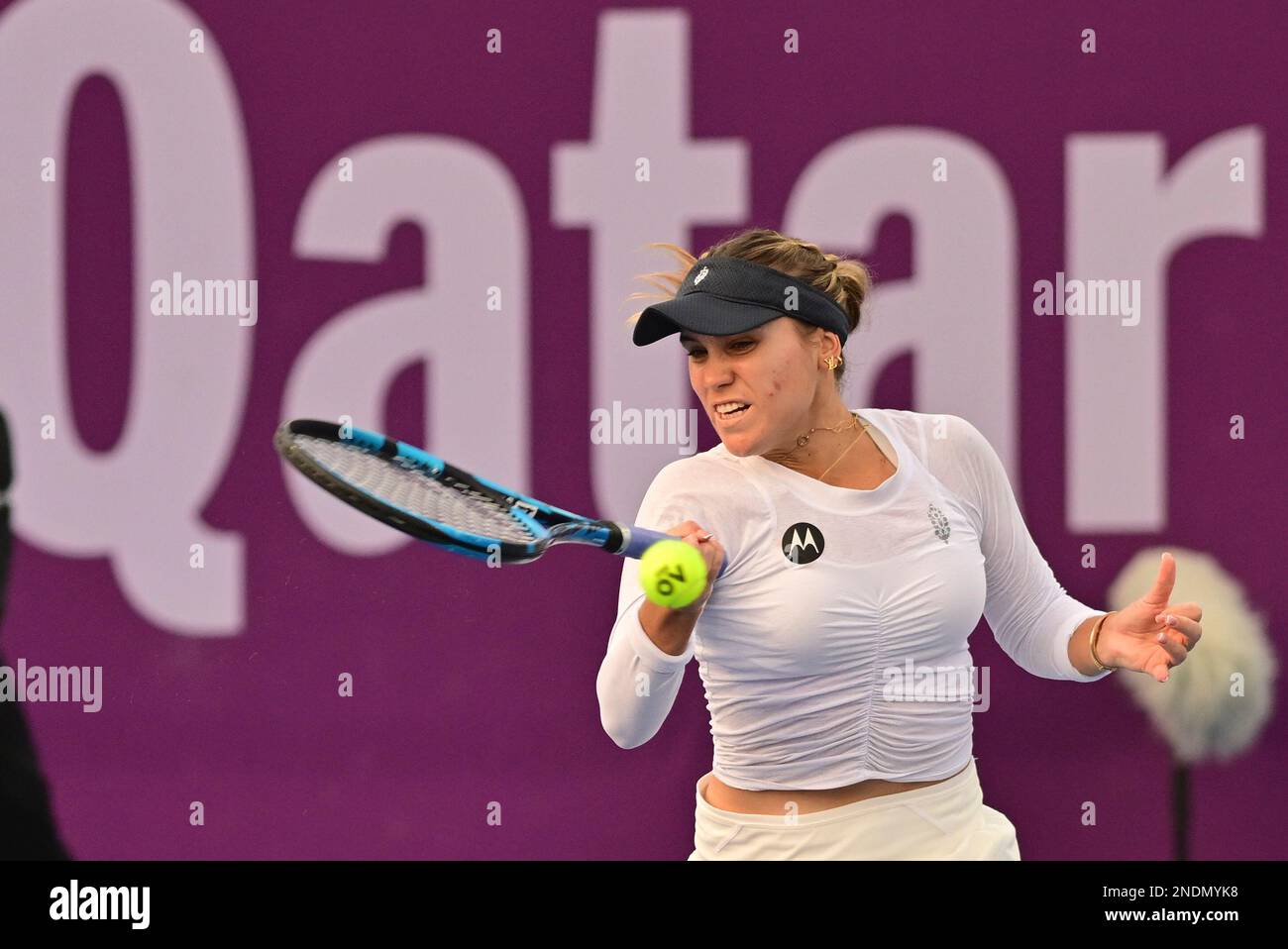Doha, Qatar. 15th févr. 2023. Sofia Kenin des États-Unis fait un retour au cours de la ronde de célibataires de 16 match contre Veronika Kudermetova de Russie au WTA500 Qatar Open 2023 à Doha, Qatar, le 15 février 2023. Credit: Nikku/Xinhua/Alay Live News Banque D'Images