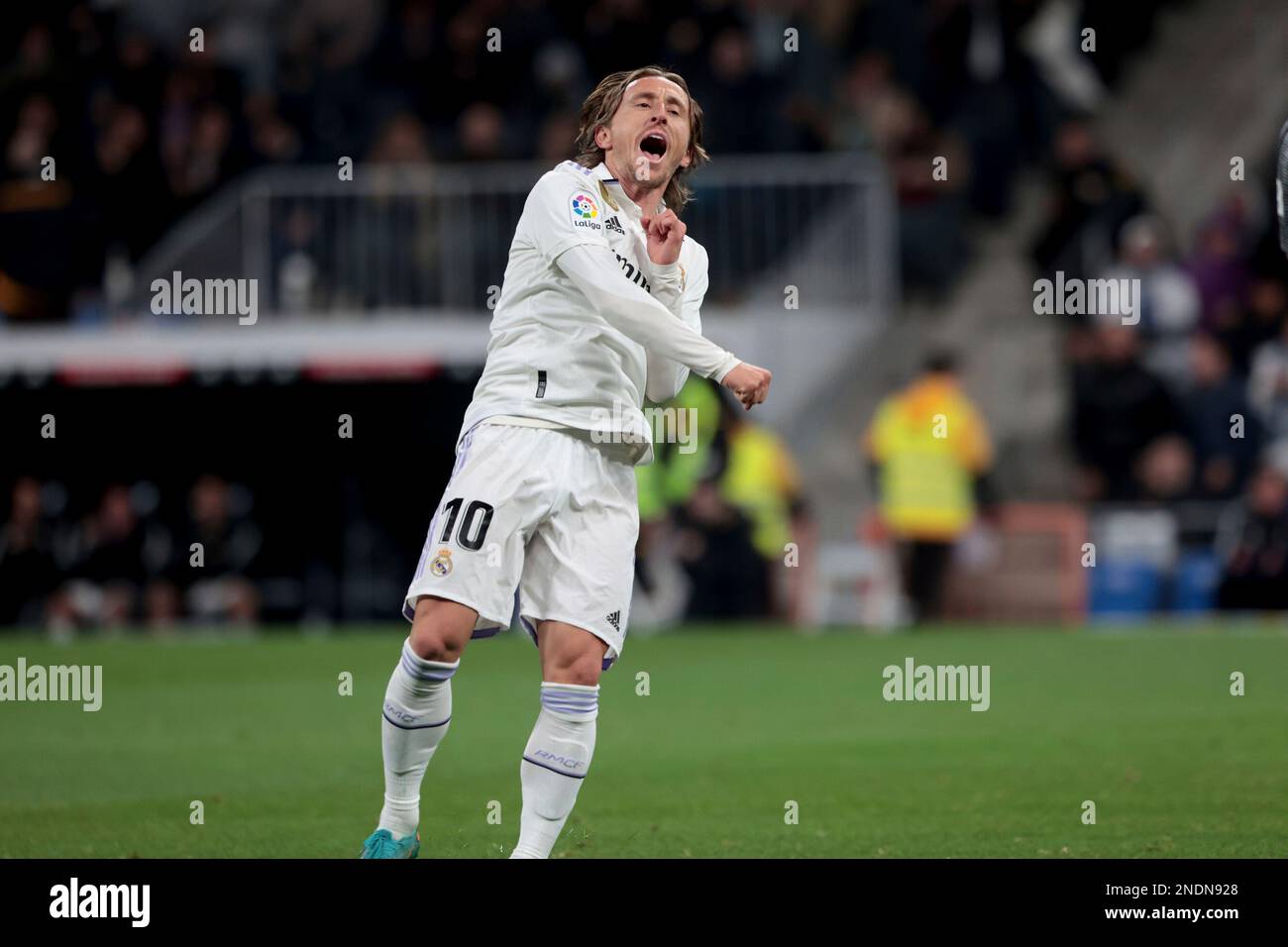 Madrid, espagnol. 15th févr. 2023. Madrid, Espagne; 02.15.2023.- Luca Modric célèbre son but avec ses coéquipiers. Real Madrid vs Elche, football espagnol la Liga match le jour de match 21 au stade Santiago Bernabeu dans la capitale du Royaume d'Espagne avec un résultat de 4-0 en faveur du Real Madrid. Buts marqués par Marco Asensio 8', Karim Benzema 31' (P), 45 1' (P) et Luca Modric 80' crédit: Juan Carlos Rojas/dpa/Alay Live News Banque D'Images