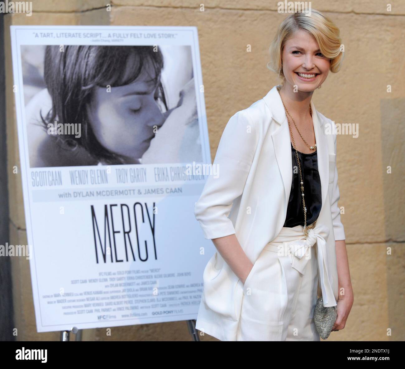 Whitney Able, a cast member in the film "Mercy," poses at the premiere of the film in Los Angeles, Monday, May 3, 2010. (AP Photo/Chris Pizzello) Banque D'Images