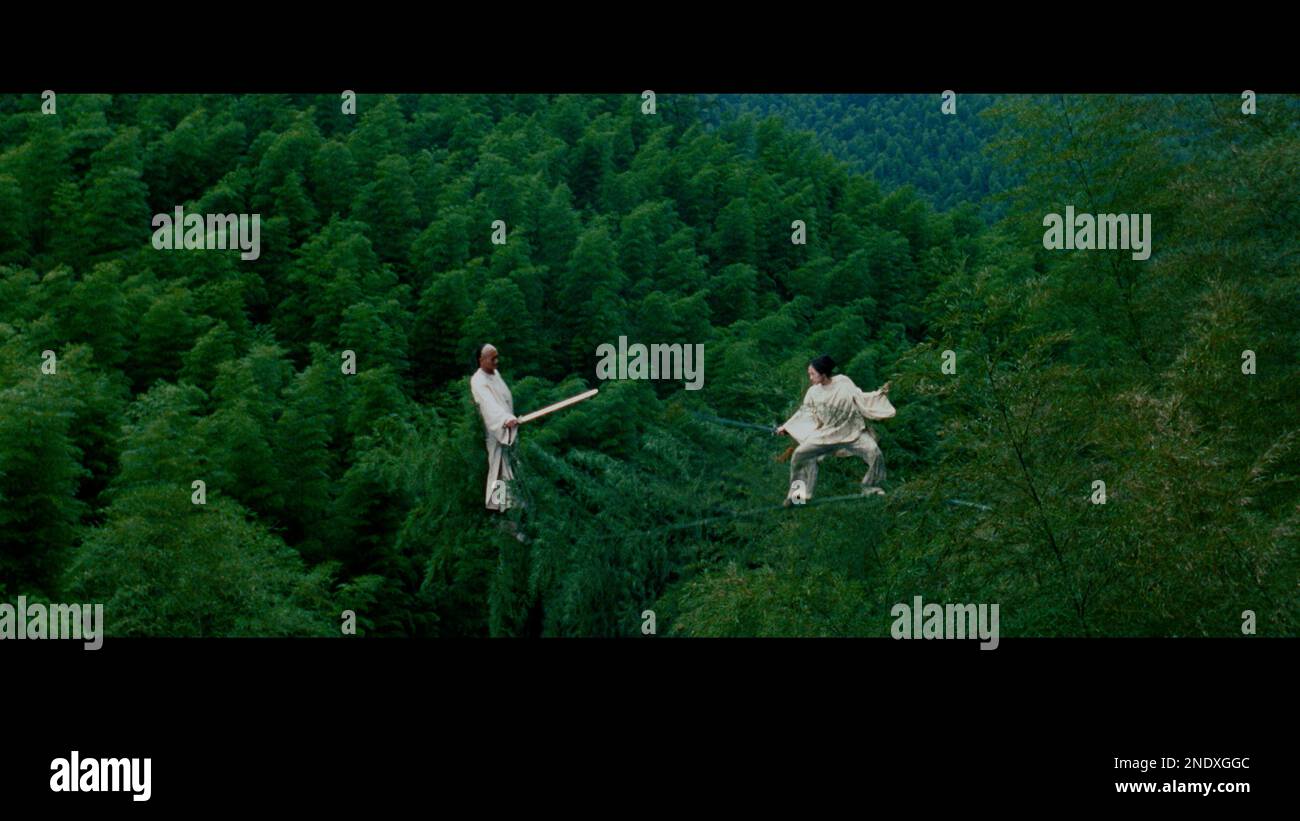 DATE DE RÉÉDITION THÉÂTRALE : 2023 retour dans les salles. VERSION ORIGINALE: 12 janvier 2021. TITRE: Tigre accroupi, Dragon caché. STUDIO: Columbia films. DIRECTEUR: ANG Lee. PARCELLE TERRAIN: Un jeune guerrier chinois vole une épée d'un célèbre swordsman et s'échappe ensuite dans un monde d'aventure romantique avec un homme mystérieux à la frontière de la nation. AVEC: Chow Yun-Fat, Michelle Yeoh, Ziyi Zhang. (Credit image: © Columbia films/Entertainment Pictures/ZUMAPRESS.com) USAGE ÉDITORIAL SEULEMENT! Non destiné À un usage commercial ! Banque D'Images