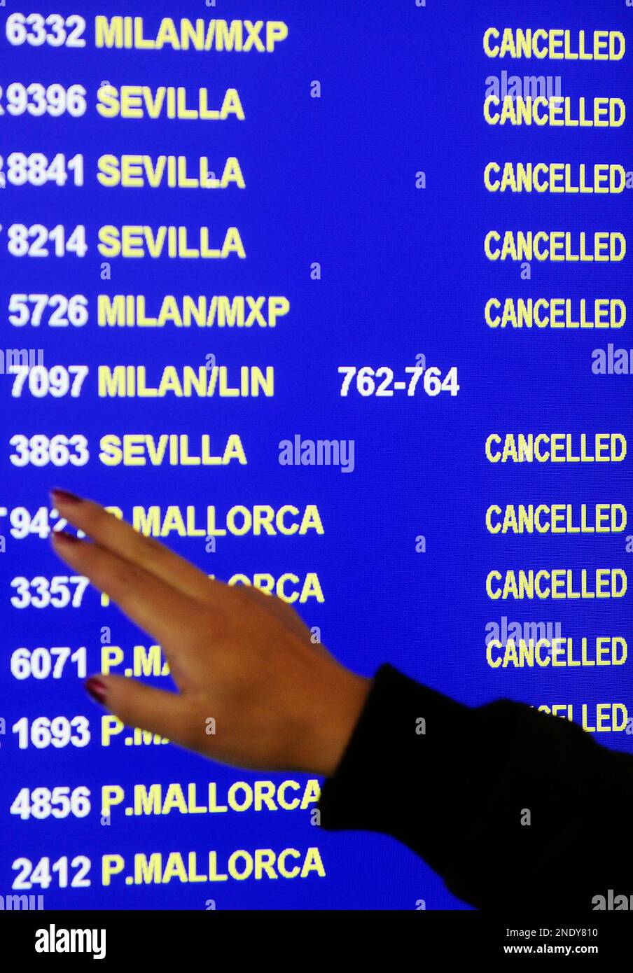 Conseil des départs du Terminal 1, de l'aéroport El Prat de Barcelone,  Espagne Photo Stock - Alamy