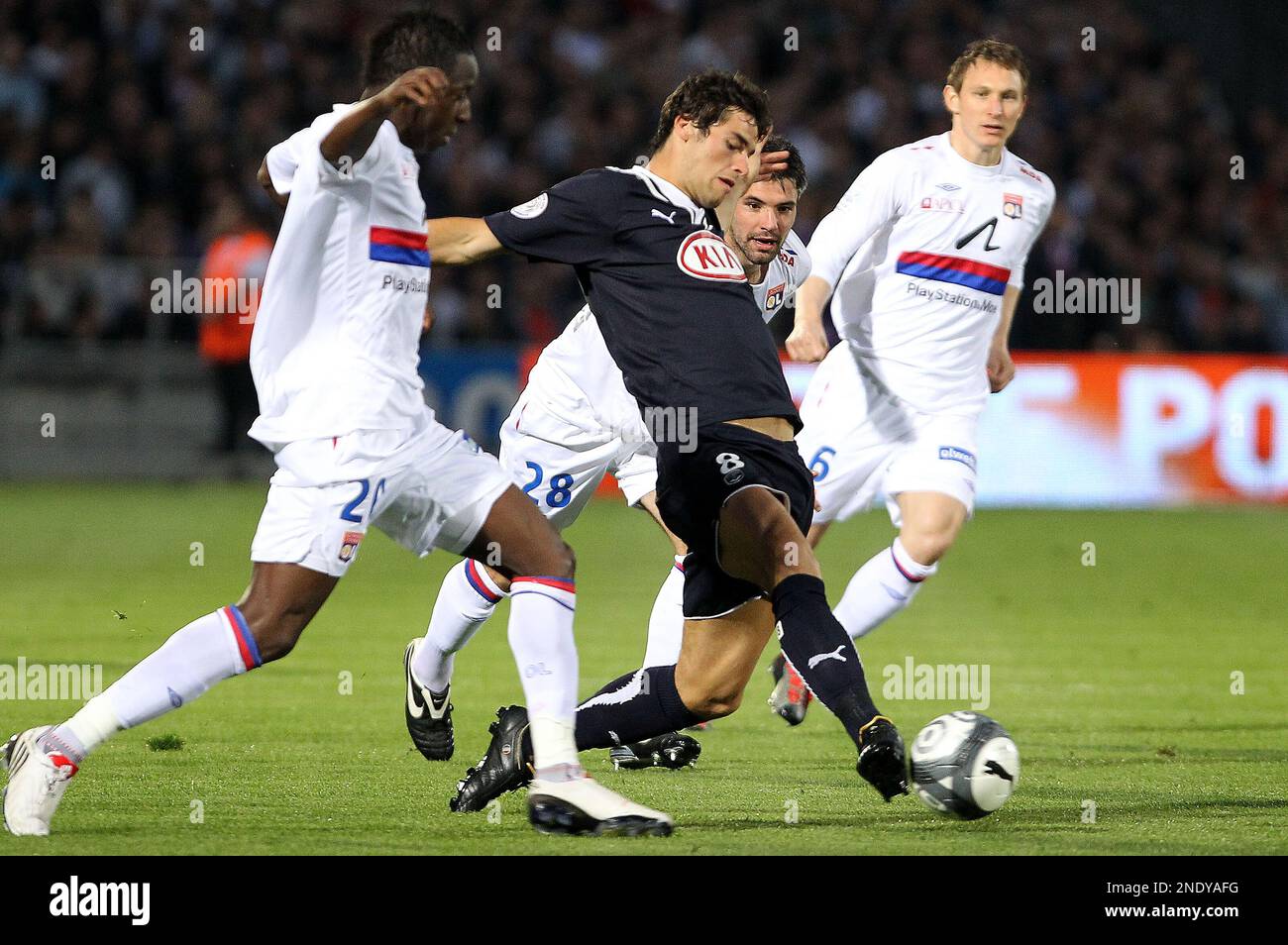 Bordeaux's Yoann Gourcuff, center, challenges for the ball with Lyon's Aly Cissokho, left, during their French League one soccer match in Bordeaux, southwestern France, Saturday April 17, 2010. (AP Photo/Bob Edme) Banque D'Images