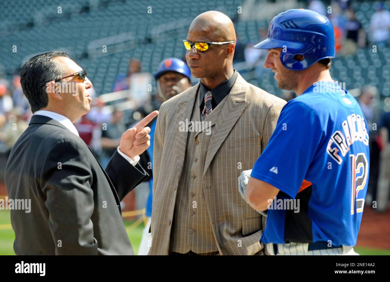 Former New York Mets baseball players Darryl Strawberry, center, and John Franco, left, talk with current Mets player John Francoeur before the Mets' opening day baseball game against the Florida Marlins at Citi Field in New York, Monday, April 5, 2010. Strawberry is scheduled to throw out the ceremonial first pitch. (AP Photo/Henny Ray Abrams) Banque D'Images