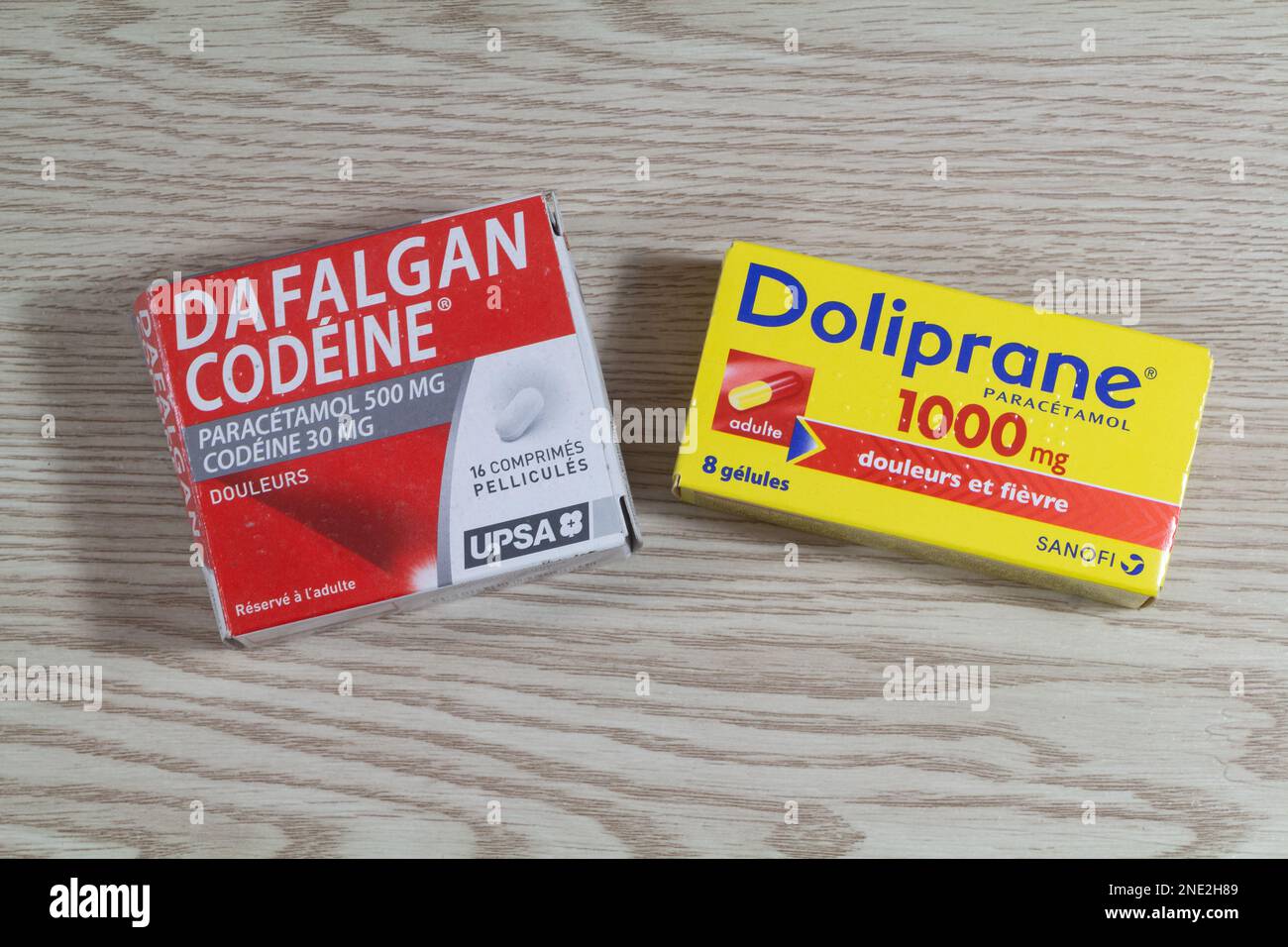 Primelin – France, 16 novembre 2020 : boîtes de codéine et de doliprane de  Dafalgan, comprimés analgésiques Photo Stock - Alamy