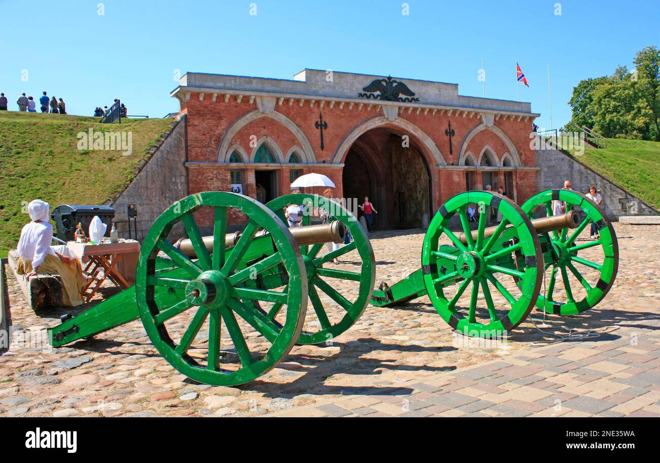 Vieux canons russes du 19th siècle dans la forteresse. Banque D'Images