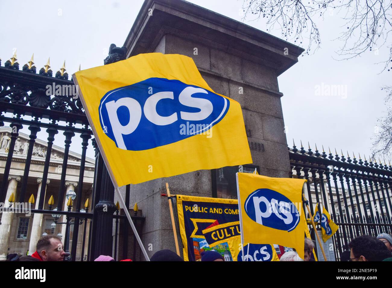 Londres, Royaume-Uni. 16th février 2023. PCS (public and commercial Services Union) piquet devant le British Museum, alors que le personnel poursuit sa grève sur la rémunération le quatrième jour consécutif. Credit: Vuk Valcic/Alamy Live News Banque D'Images