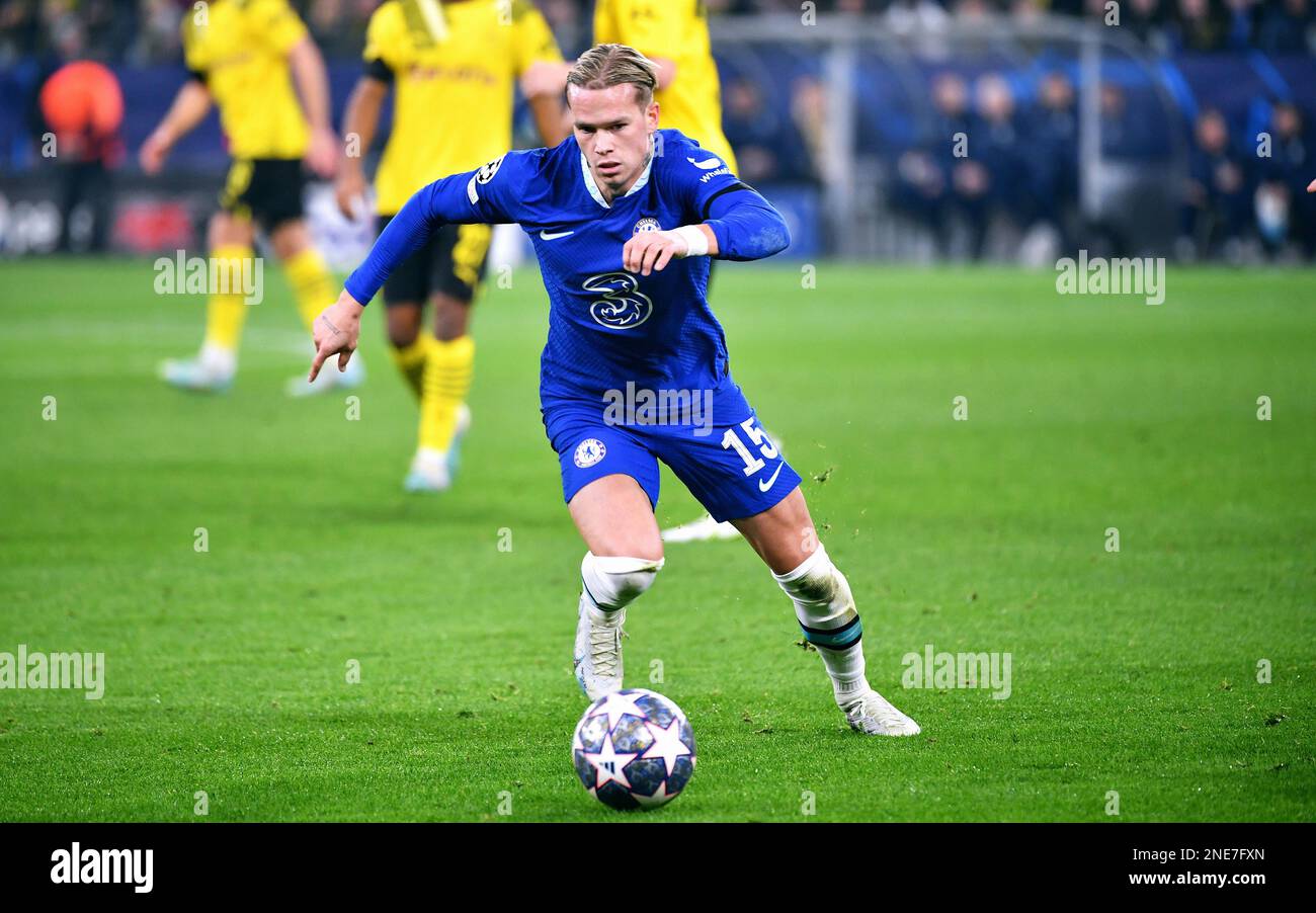 Champions League, Round of 16, signal Iduna Park Dortmund: Borussia Dortmund vs FC Chelsea; Mykhailo Mudryk Banque D'Images