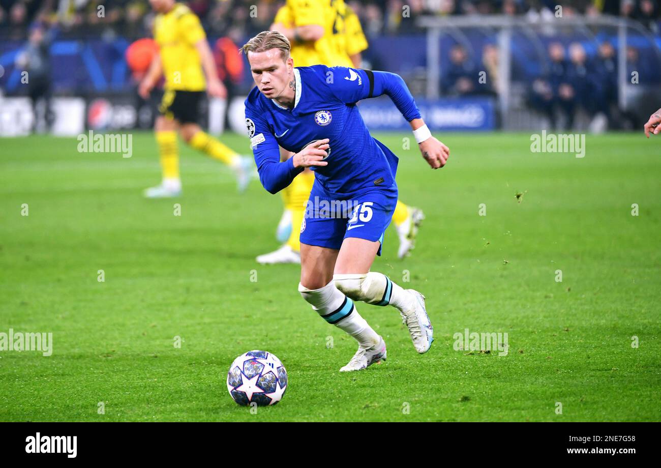 Champions League, Round of 16, signal Iduna Park Dortmund: Borussia Dortmund vs FC Chelsea; Mykhailo Mudryk Banque D'Images