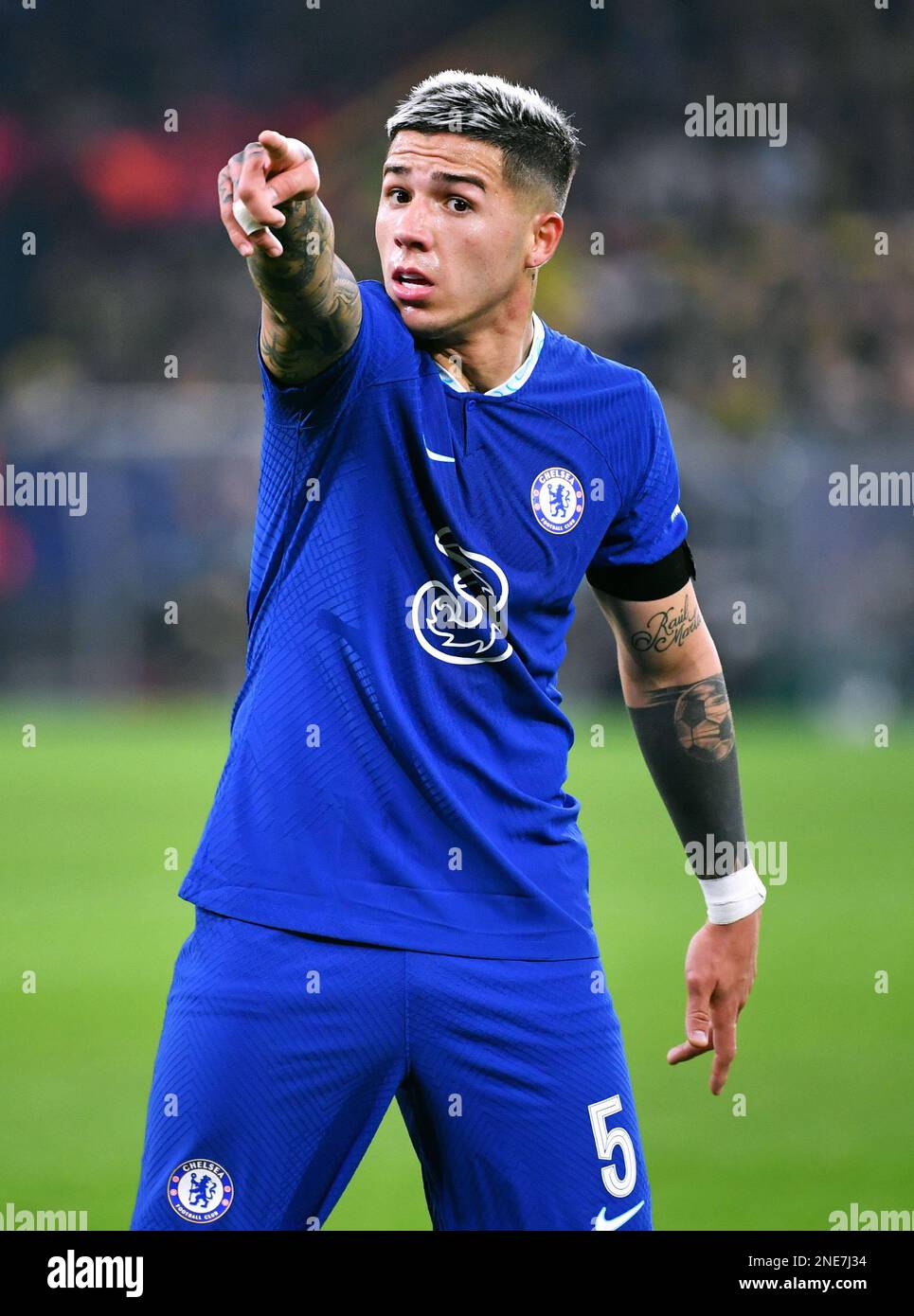 Champions League, Round of 16, signal Iduna Park Dortmund: Borussia Dortmund vs FC Chelsea; Enzo Fernandez (FCC) Banque D'Images