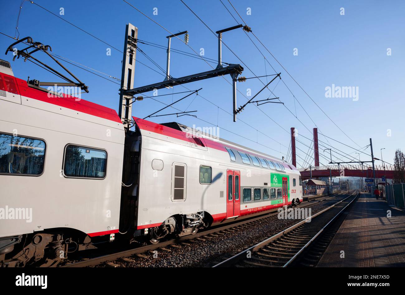 Europe, Luxembourg, Mersch, Service local de voyageurs s'arrêtant à la gare de Mersch Banque D'Images