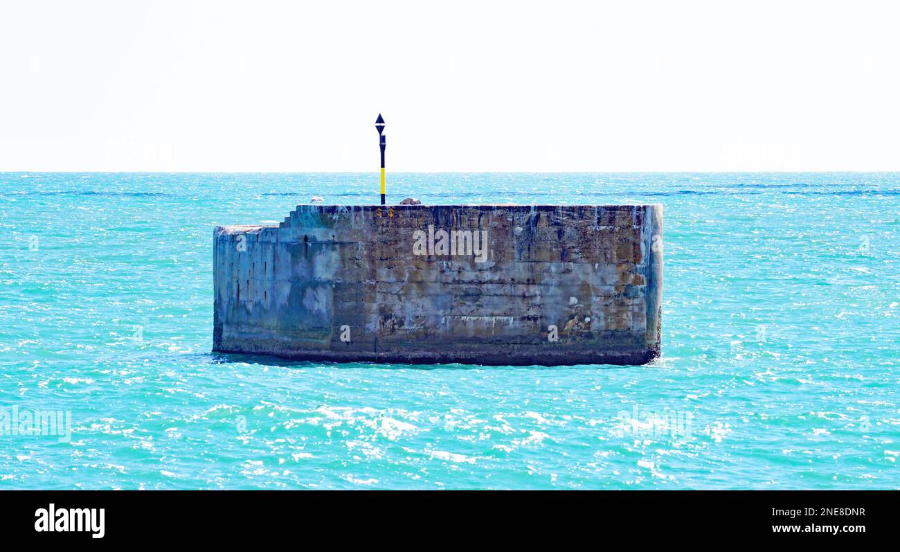 Travaux de construction de brise-lames sur la plage de Badalona, Barcelone, Catalogne, Espagne, Europe Banque D'Images