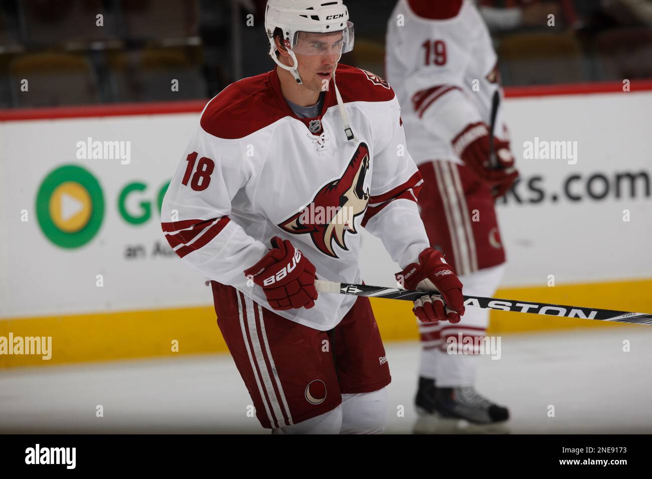 Phoenix Coyotes defenseman Sami Lepisto, of Finland, warms up before facing the Colorado Avalanche in the first period of an NHL hockey game in Denver on Friday, Feb. 12, 2010. (AP Photo/David Zalubowski) Banque D'Images