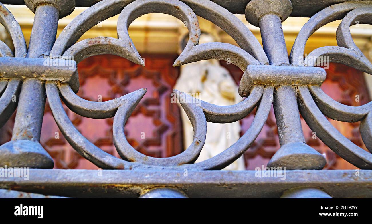 Détail de l'architecture, de la grille et de la porte de la cathédrale de style gothique de Barcelone, Catalunya, Espagne, Europe Banque D'Images