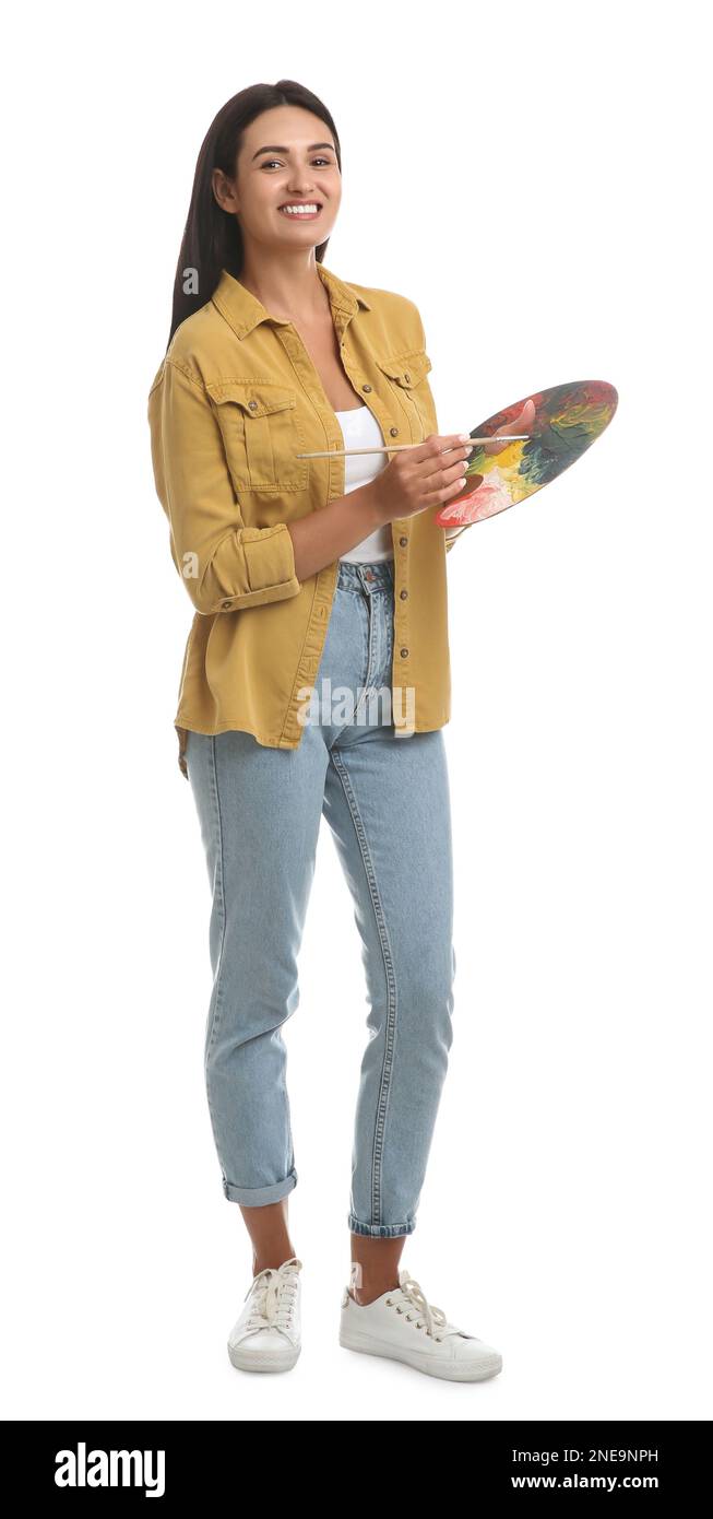 Jeune femme dessin avec une brosse sur fond blanc Banque D'Images