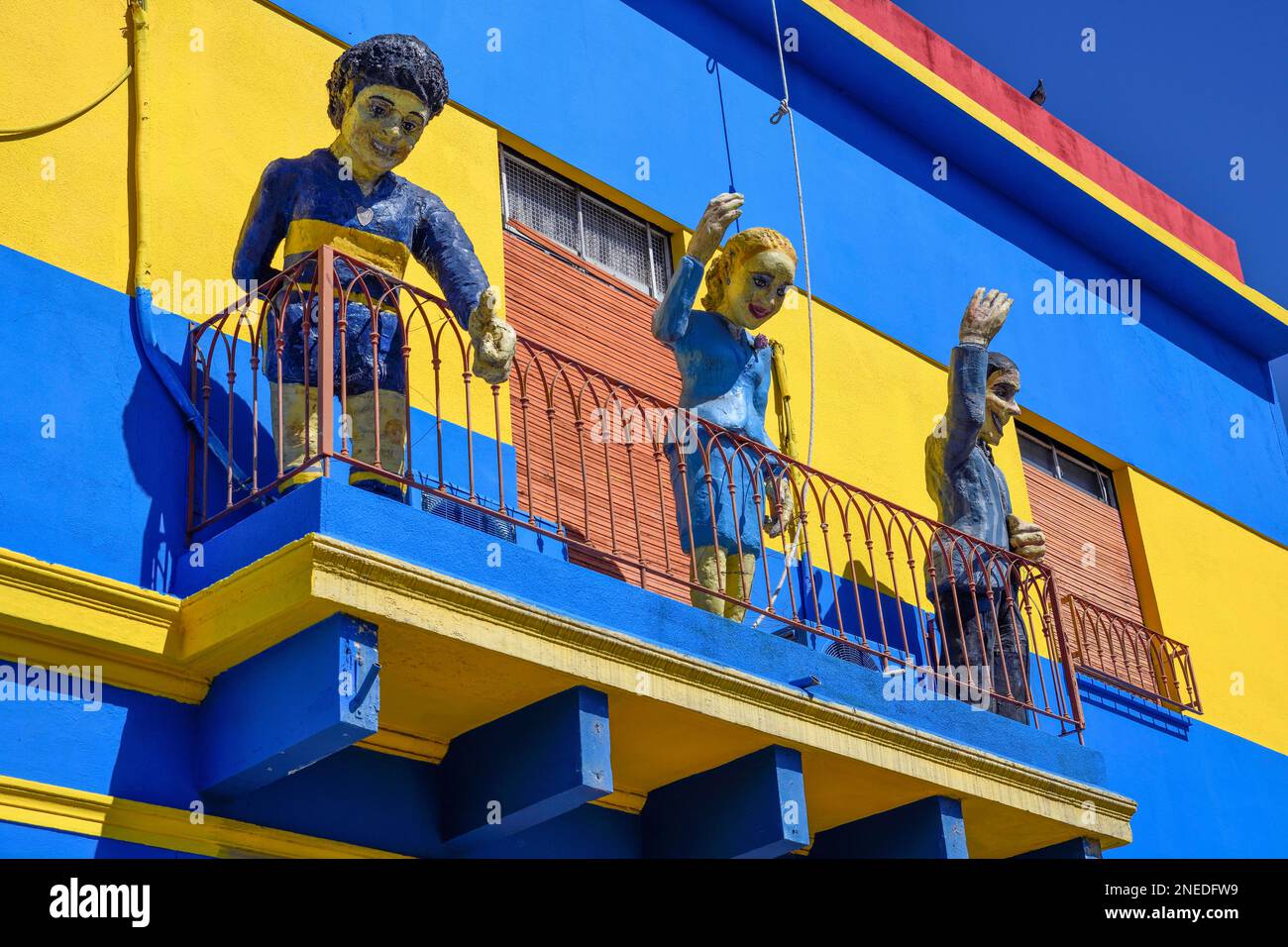 Footballeur Diego Maradona, héroïne folklorique Eva Peron et chanteur de tango Carlos Gardel sur un balcon, Caminito, quartier de la Boca, Buenos Aires, Argentine Banque D'Images