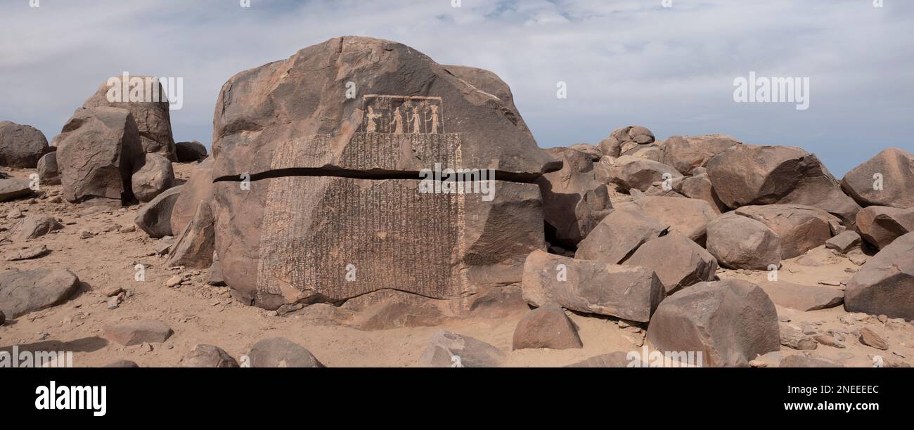 La stéle de famine à l'île Sehel, Assouan, Egypte, avec des inscriptions ptoléméennes relatives à sept ans de famine durant la dynastie 3rd. Banque D'Images