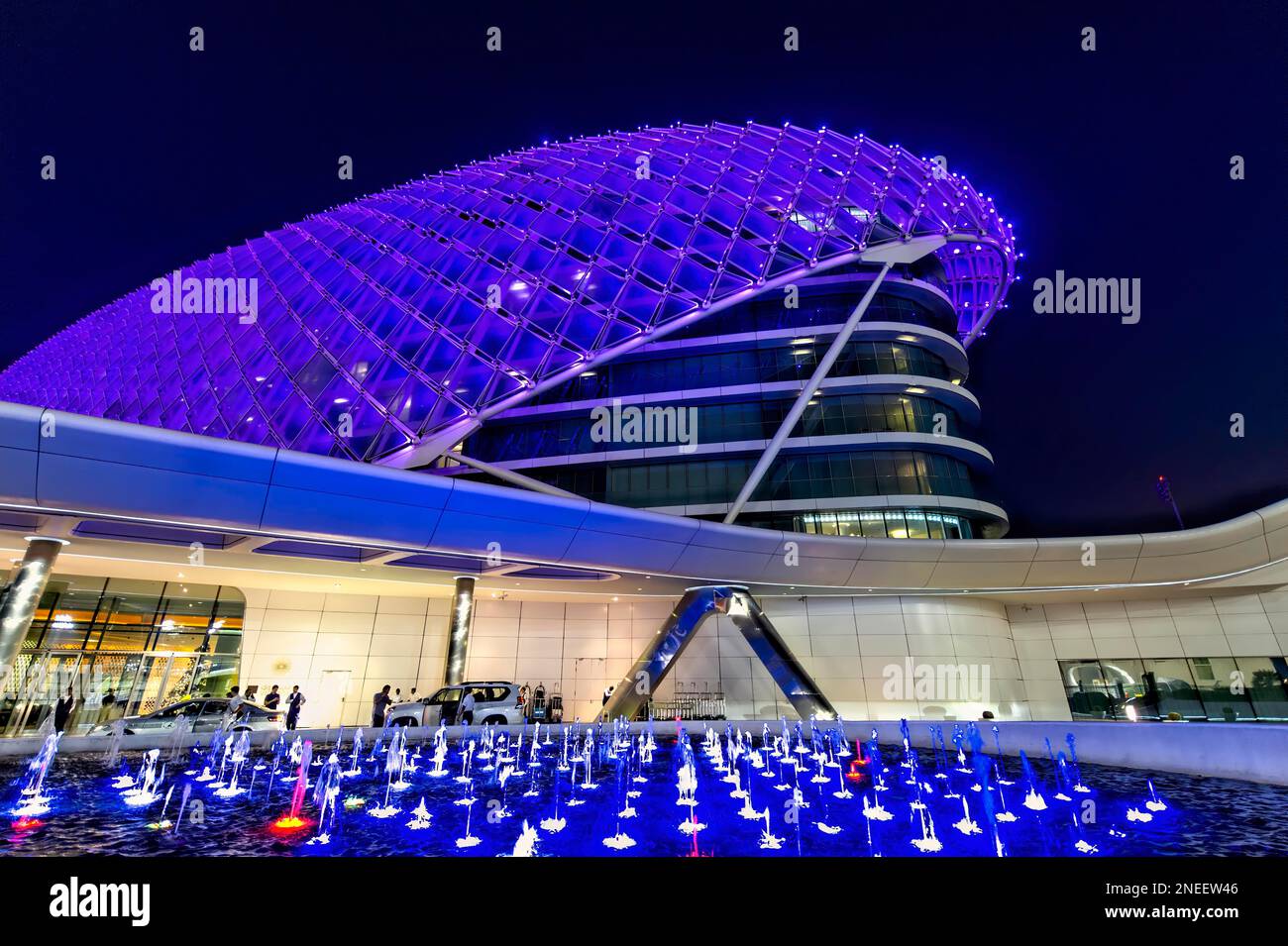 Abu Dhabi. Emirats arabes Unis. Yas Marina Viceroy Hôtel au crépuscule. Janvier 2020 Banque D'Images