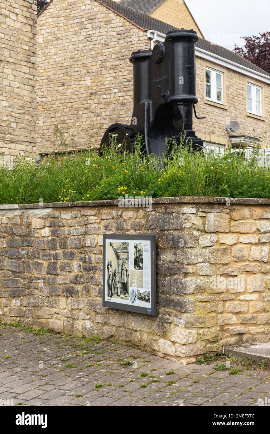 Un marteau pneumatique noir industriel utilisé dans le cadre du processus de forgeage présenté dans Frome et a été utilisé par J.W. Chanteur et fils, Somerset, Angleterre, Royaume-Uni Banque D'Images
