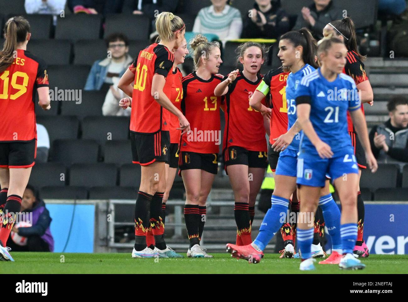 Marie Detruyer, de Belgique, célèbre après avoir marqué lors d'un match entre l'Italie et l'équipe nationale féminine de football belge The Red Flames, à Milton Keynes, Royaume-Uni, le jeudi 16 février 2023, premier match (sur 3) dans la coupe Arnold Clark, un tournoi de football de l'association féminine sur invitation. BELGA PHOTO DAVID CATRY Banque D'Images