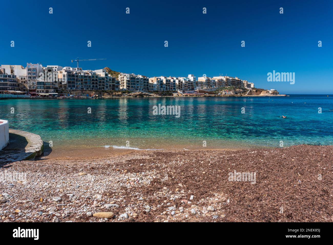 La plage du village de Marsalforn, Gozo Banque D'Images