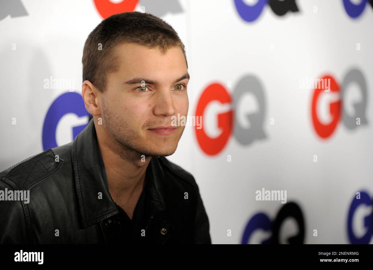 Emile Hirsch arrives at the 2009 GQ "Men of the Year" party in Los Angeles, Wednesday, Nov. 18, 2009. (AP Photo/Chris Pizzello) Banque D'Images