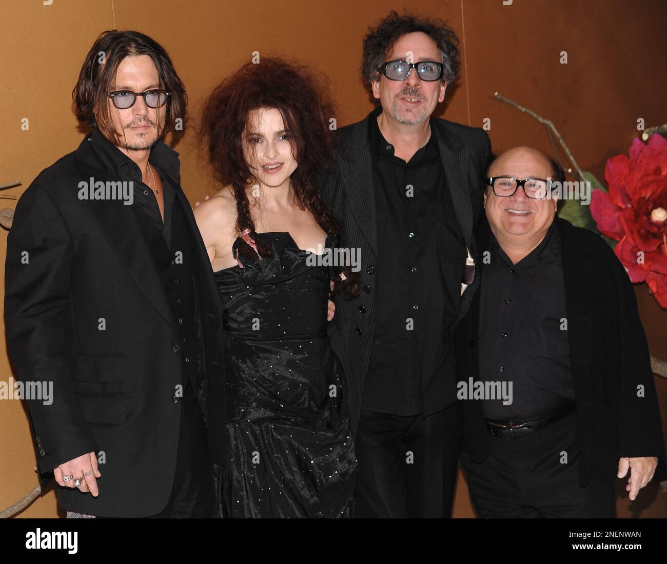 From right, actor Johnny Depp, actress Helena Bonham Carter, director Tim Burton and actor Danny DeVito attend The Museum of Modern Art's film benefit tribute to Tim Burton on Tuesday, Nov. 17, 2009 in New York. (AP Photo/Evan Agostini) Banque D'Images