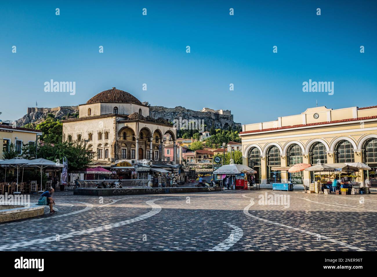 Le quartier animé de Monastiraki dans le centre historique d'Athènes Banque D'Images