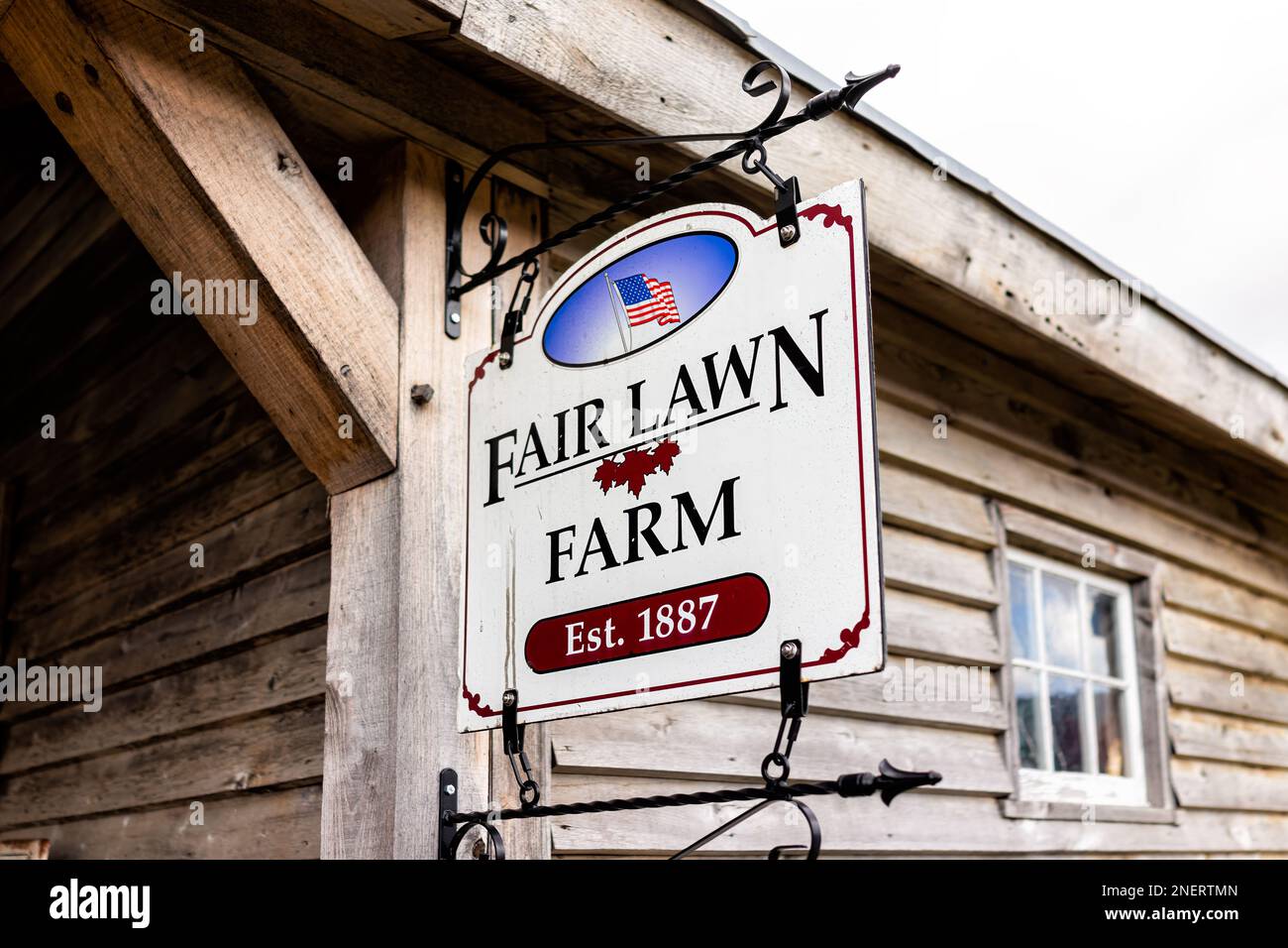 Monterey, États-Unis - 19 mars 2022: Fair Lawn Farm sirop d'érable agriculture petite entreprise signe texte pour le camp de sucre et magasin dans le comté de Highland, Virg Banque D'Images