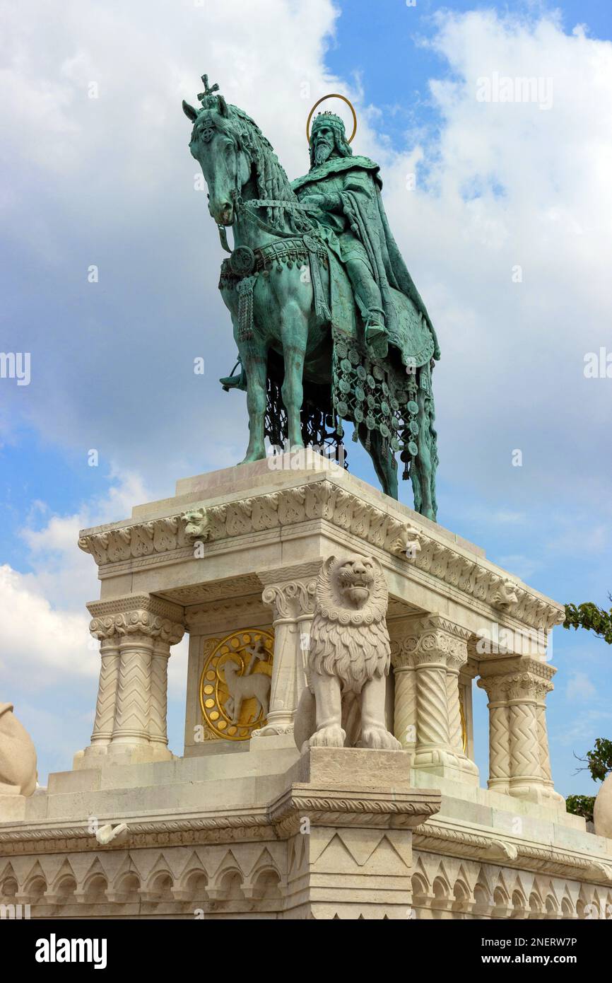 Statue équestre de Saint Stephen, premier roi de Hongrie au château de Buda, Budapest, Hongrie Banque D'Images