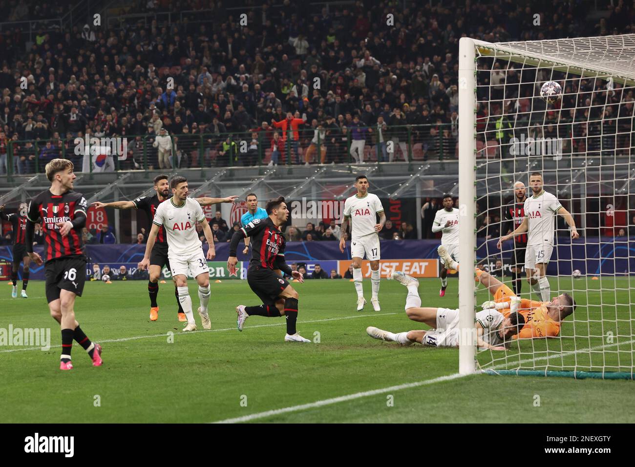 Milan, Italie. 14th févr. 2023. Italie, Milan, fév 14 2023: Brahim Diaz (milieu de terrain de milan ac) marque le but 1-0 à 7' pendant le match de football AC MILAN vs TOTTENHAM HOTSPUR, ronde de 16 1st pieds UCL 2022-2023 San Siro stade (Credit image: © Fabrizio Andrea Bertani/Pacific Press via ZUMA Press Wire) USAGE ÉDITORIAL SEULEMENT! Non destiné À un usage commercial ! Banque D'Images