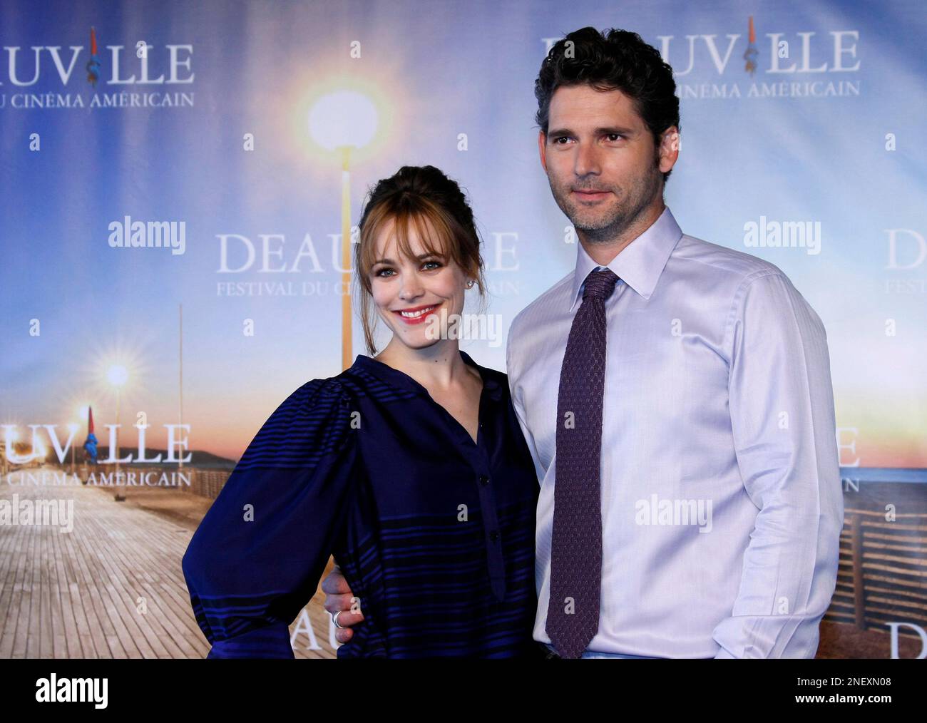 Australian actor Eric Bana and Canadian actress Rachel McAdams, pose during a photocall for the movie "The Time Traveler's Wife" at the 35th American Film Festival, Saturday, Sept. 5, 2009, in Deauville, Normandy, France. (AP Photo/Michel Spingler) Banque D'Images