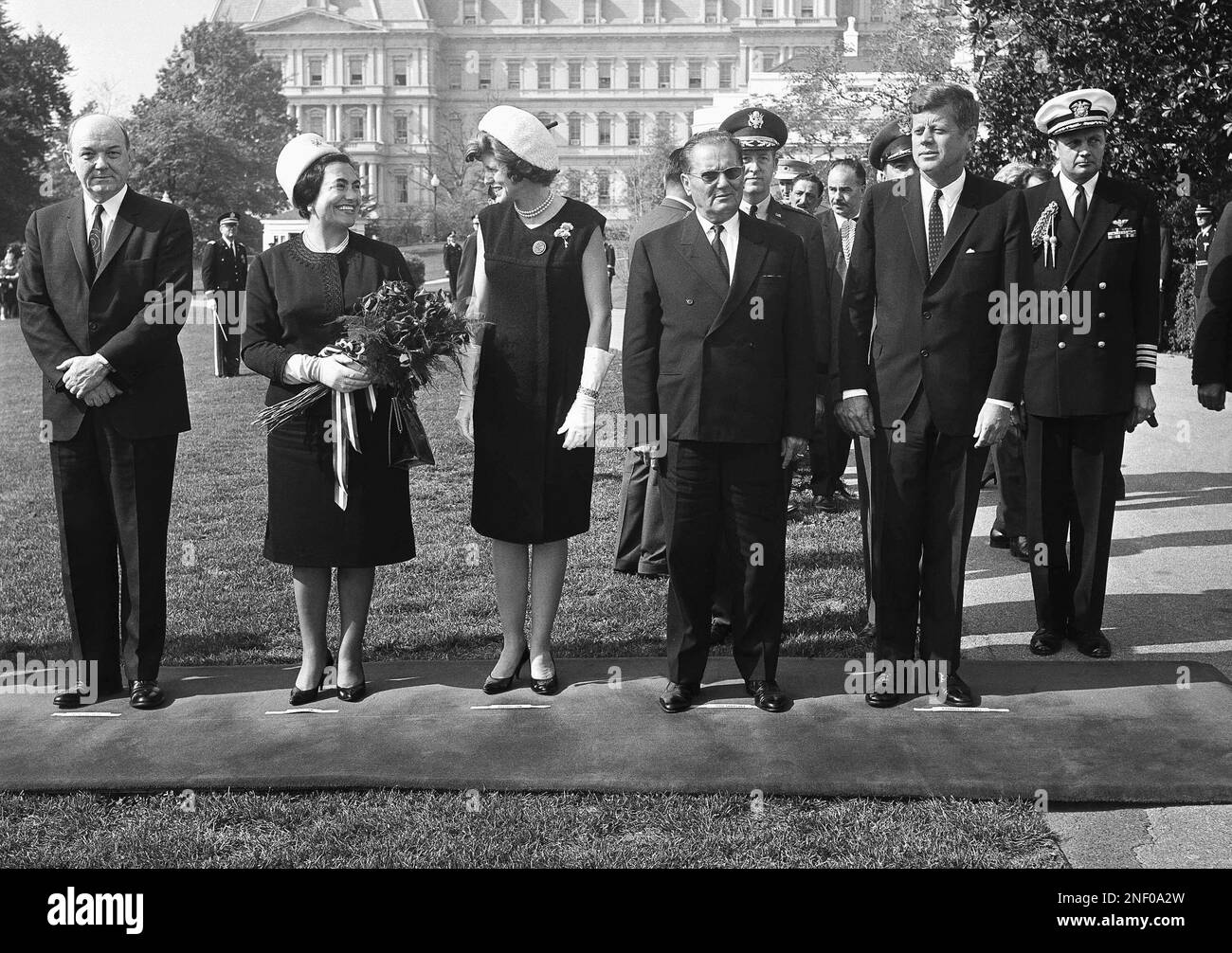 President John F. Kennedy and President Josip Broz Tito of Yugoslavia pose at the White House as Eunice Shriver, Kennedy’s sister, chats with Tito's wife Jovanka, Oct. 17, 1963 in Washington. (AP Photo) Banque D'Images