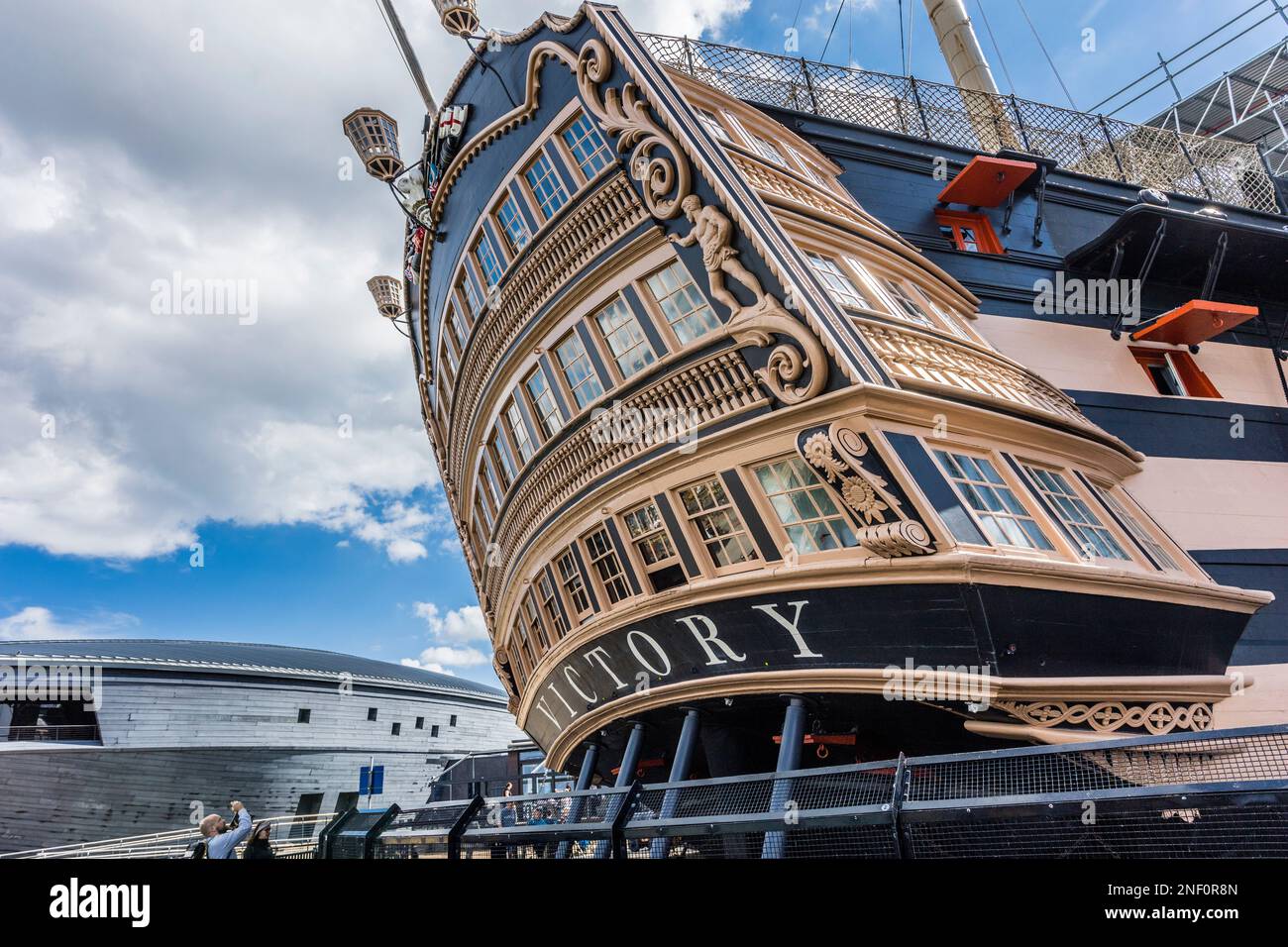 stern Gallery of HMS Victory, navire musée au chantier naval historique de Portsmouth, Hampshire, Angleterre du Sud-est Banque D'Images