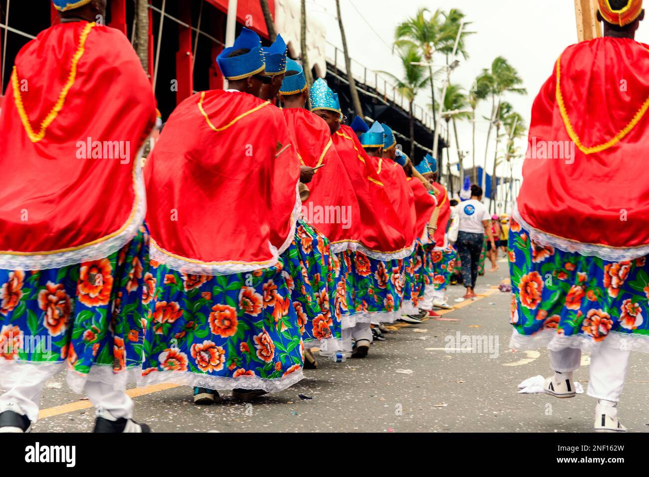 Salvador, Bahia, Brésil - 11 février 2023: Groupe connu sous le nom de Congo défilent pendant le pré-Carnaval de Fuzue, à Salvador, Bahia. Banque D'Images