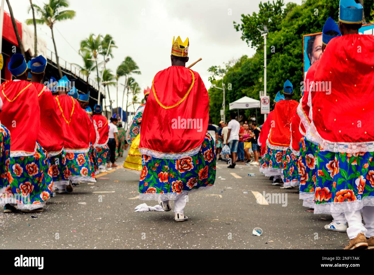Salvador, Bahia, Brésil - 11 février 2023: Groupe connu sous le nom de Congo défilent pendant le pré-Carnaval de Fuzue, à Salvador, Bahia. Banque D'Images