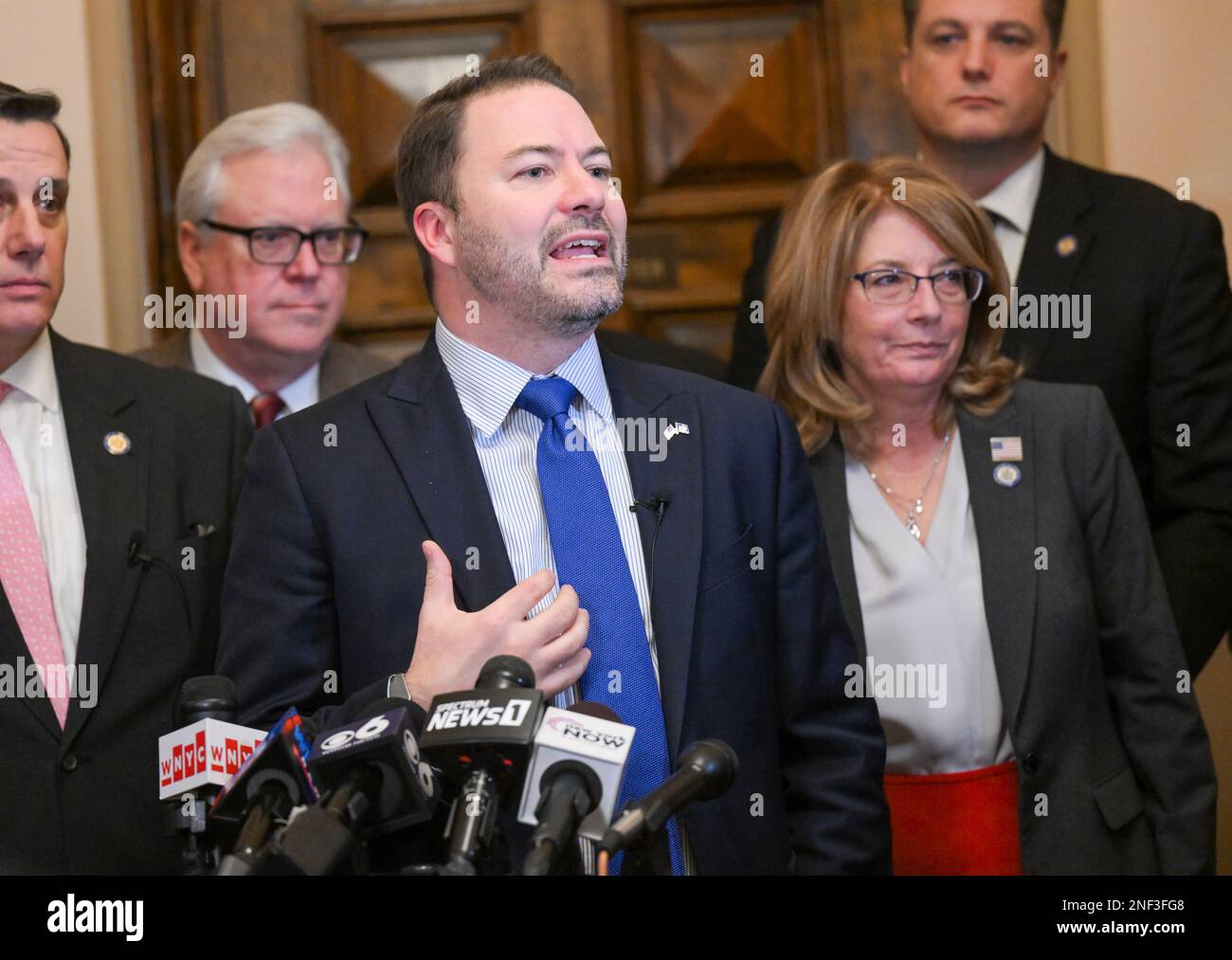 Albany, New York, États-Unis. 15th févr. 2023. Robert ORTT, R-Lockport, chef de la minorité au Sénat de l'État de New York, s'entretient avec des reporters après Gov. La juge en chef de Kathy Hochul, Nominee Hector LaSalle, a été rejetée après un vote de plancher dans la salle du Sénat au Capitole de l'État à Albany, New York. (Credit image: © Hans Pennink/ZUMA Press Wire) USAGE ÉDITORIAL SEULEMENT! Non destiné À un usage commercial ! Banque D'Images