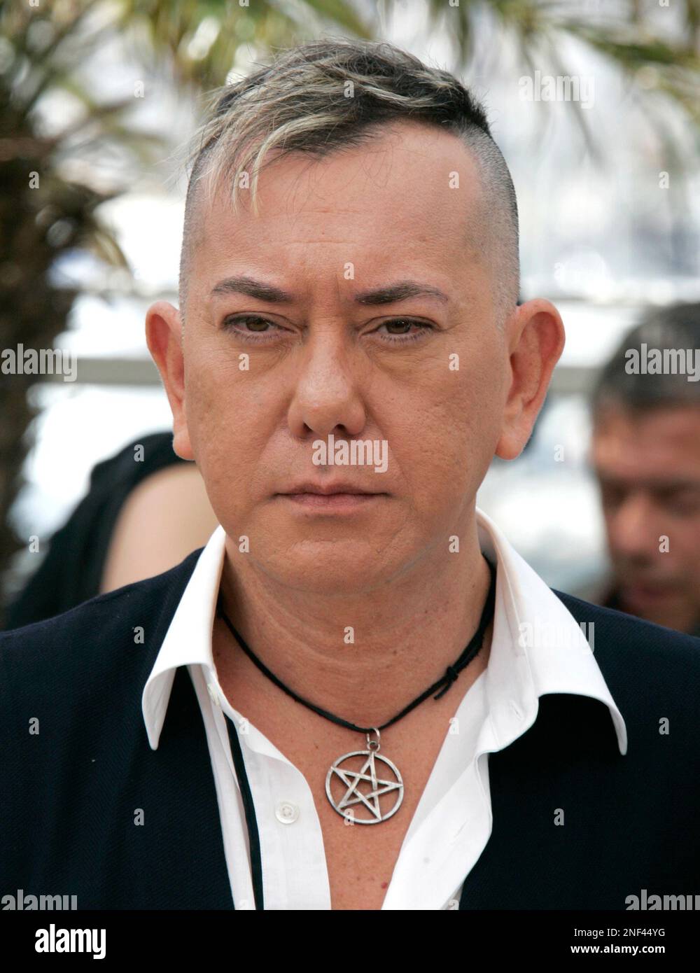 Chinese actor Anthony Wong poses during a photo call for the film 'Vengeance' at the 62nd International film festival in Cannes, southern France, Sunday, May 17, 2009. (AP Photo/Lionel Cironneau) Banque D'Images