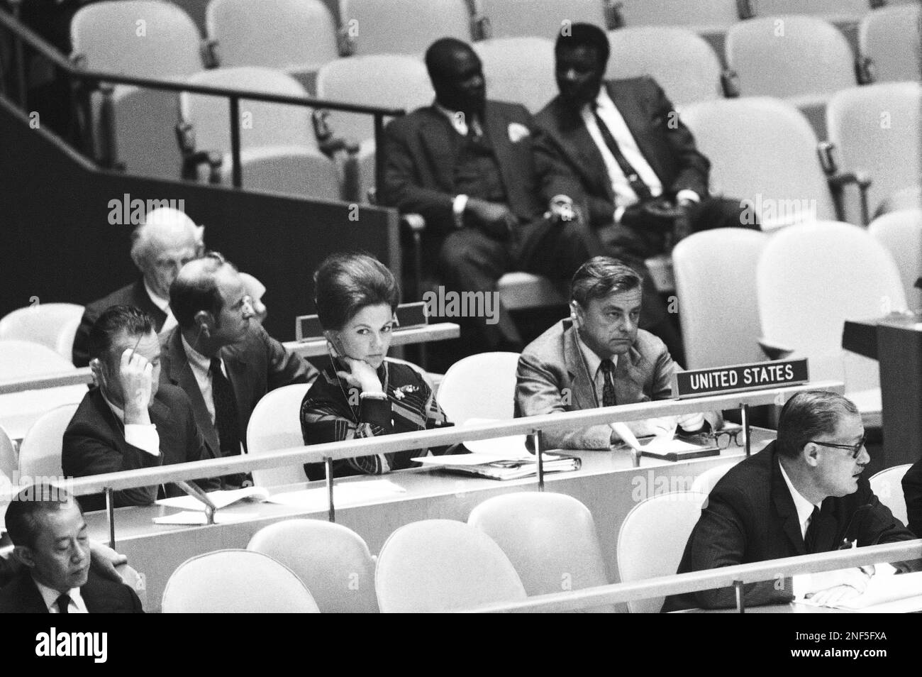 Former child movie star Shirley Temple Black is shown as she listens to a debate in the General Assembly of the United Nations in New York City on Tuesday, Oct. 8, 1969. She is member of the U.S. delegation. (AP Photo/JJL) Banque D'Images