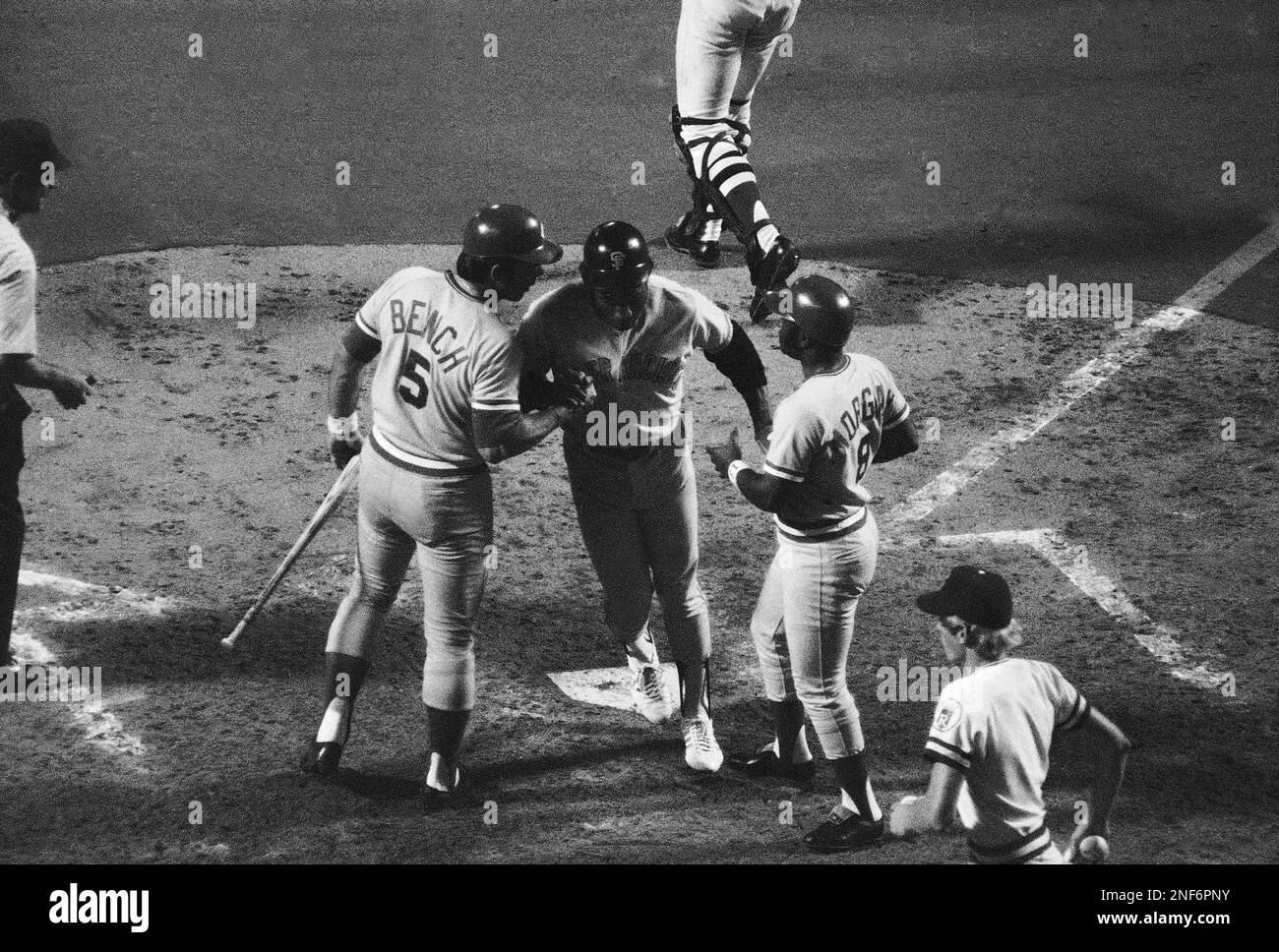Bobby Bonds, center, National Leaguer from the San Francisco Giants, is greeted at home by Johnny Bench (5) of Cincinnati Reds and Joe Morgan (8) of Reds after Bonds two-run homer in the fifth inning of an All-Star game Tuesday, July 24, 1973, Kansas City, Mo. Bonds scored Morgan on his homer. Bench scored with a homer for the National League in fourth inning. (AP Photo) Banque D'Images