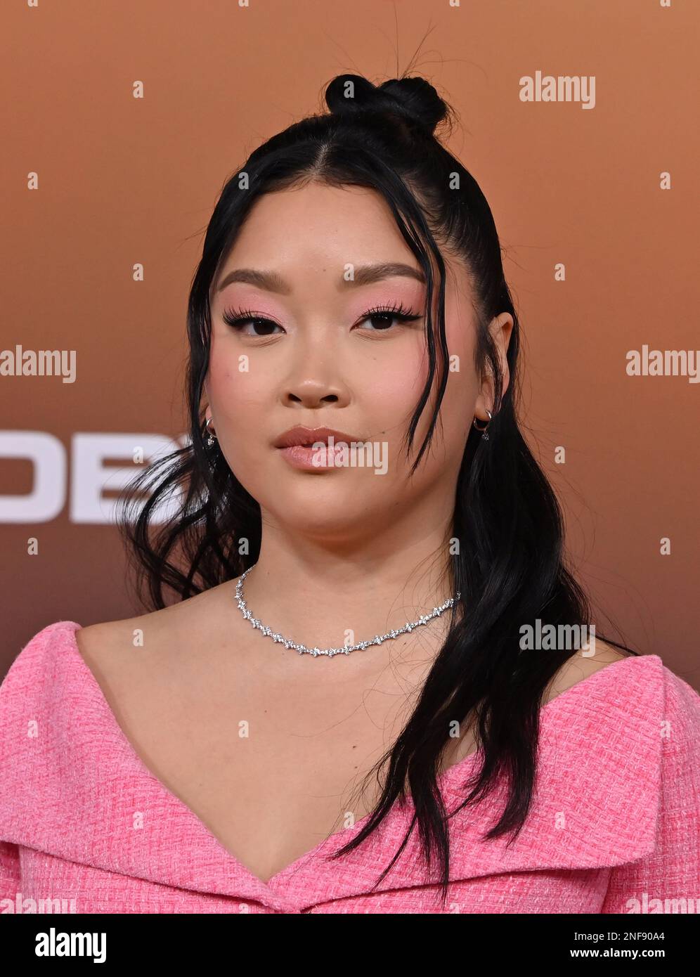 Los Angeles, États-Unis, 16 février 2023, Lana Condor arrivée à la première de Netflix de la saison 3 « Outer Banks » tenue à Los Angeles au Regency Village Theatre sur 16 février 2023 à Westwood, Californie. © Tammie Arroyo / AFF-USA.com Banque D'Images