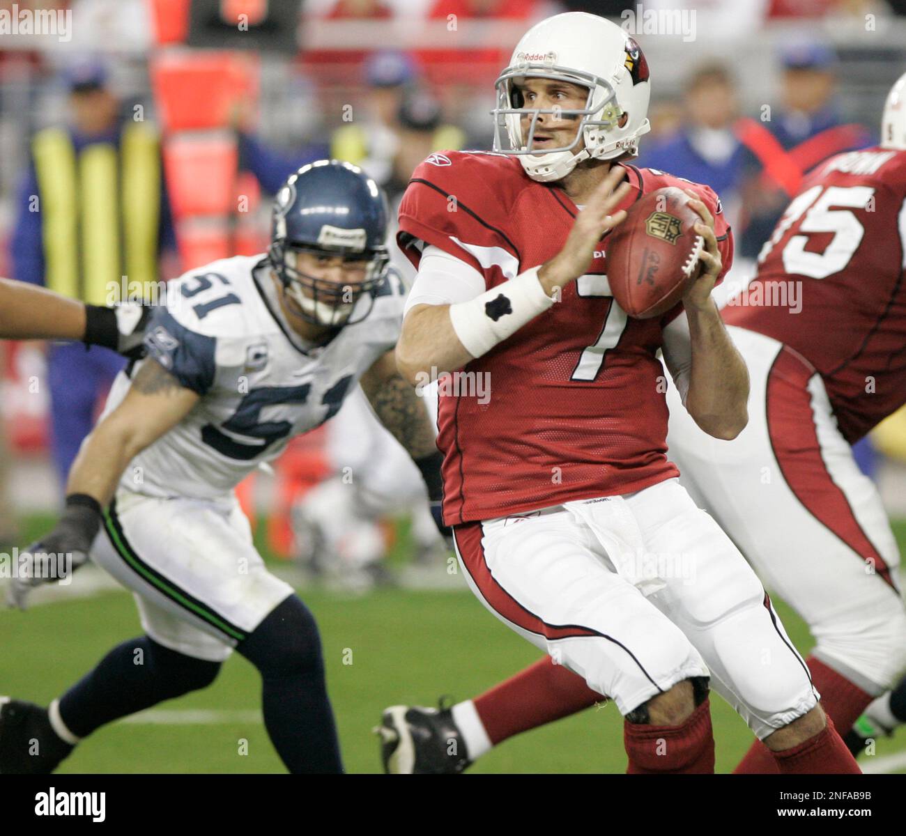 Arizona Cardinals quarterback Matt Leinart (7) passes against the Seattle Seahawks during the fourth quarter of an NFL football game Sunday, Dec. 28, 2008 in Glendale, Ariz. The Cardinals won 34-21. (AP Photo/Matt York) Banque D'Images