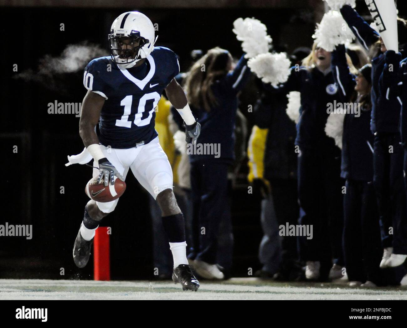 Penn State's Lydell Sargeant carries the ball out of the endzone after an interception against Michigan State during the second half of their NCAA college football game at Beaver Stadium in State College, Pa., Saturday, Nov. 22, 2008. (AP Photo/Ralph Wilson) Banque D'Images