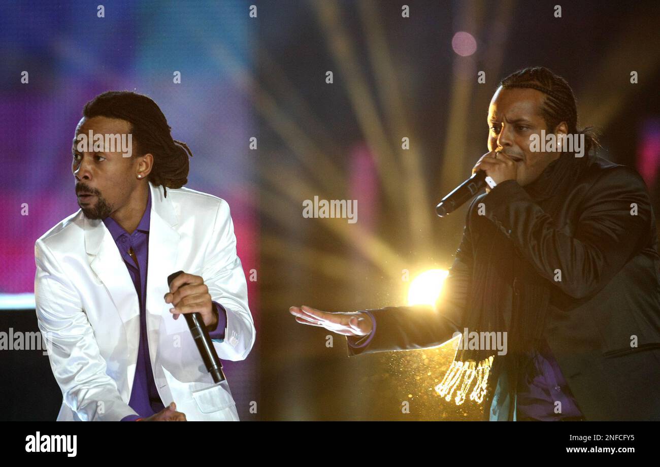 Norwegian hip hop/rap band Madcon performs after receiving the award for the World's best Norwegian artist during the 2008 World Music Awards ceremony in Monaco, Sunday Nov. 9, 2008. (AP Photo/Claude Paris) Banque D'Images