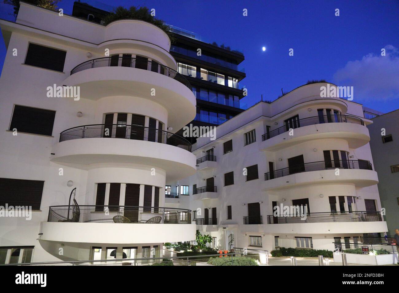 TEL AVIV, ISRAËL - 2 NOVEMBRE 2022 : célèbre bâtiment de style bauhaus Hayarkon 96 à tel Aviv, Israël. La ville blanche de tel Aviv et ses bâtiments bauhaus sont Banque D'Images