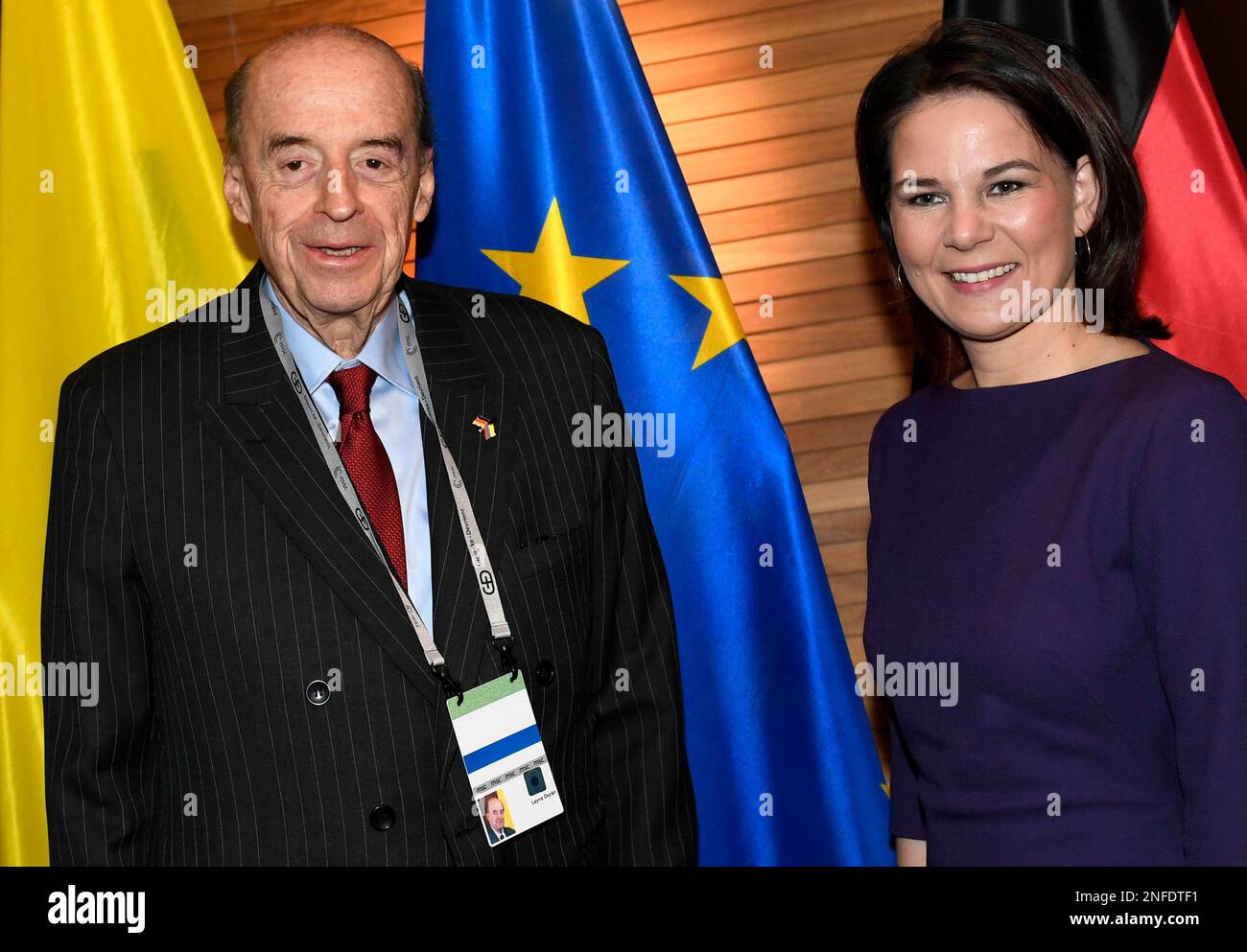 Munich, Allemagne. 17th févr. 2023. Annalena Baerbock (Bündnis 90/Die Grünen), ministre des Affaires étrangères, et Alvaro Leyva Duran, ministre des Affaires étrangères de la Colombie, se rencontrent de façon bilatérale en marge de la Conférence de Munich sur la sécurité. La Conférence de sécurité de Munich (MSC) 59th aura lieu de 17 février au 19, 2023, à l'hôtel Bayerischer Hof à Munich. Credit: Thomas Kienzle/AFP Pool/dpa/Alay Live News Banque D'Images