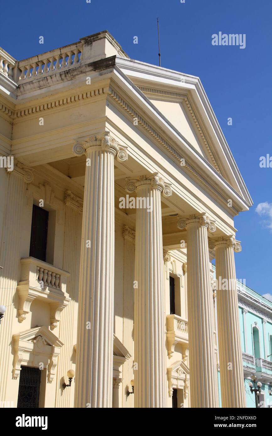 Ville de Santa Clara à Cuba. Palacio provincial - gouvernement local et bibliothèque. Banque D'Images