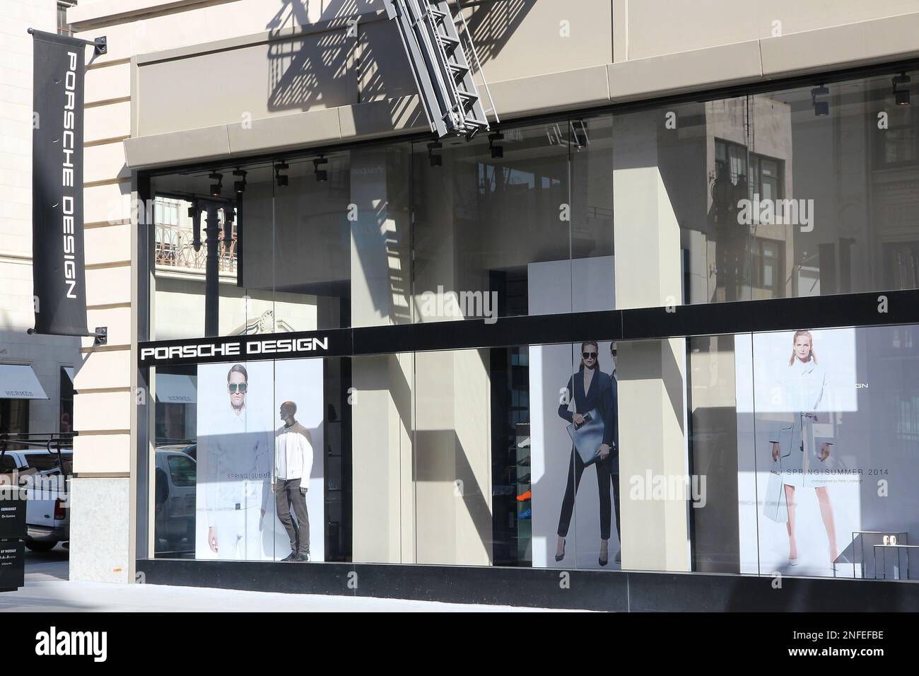 SAN FRANCISCO, Etats-Unis - 8 AVRIL 2014 : magasin de mode de luxe Porsche Design à San Francisco, Etats-Unis. La marque de mode appartient à Porsche AG. Banque D'Images