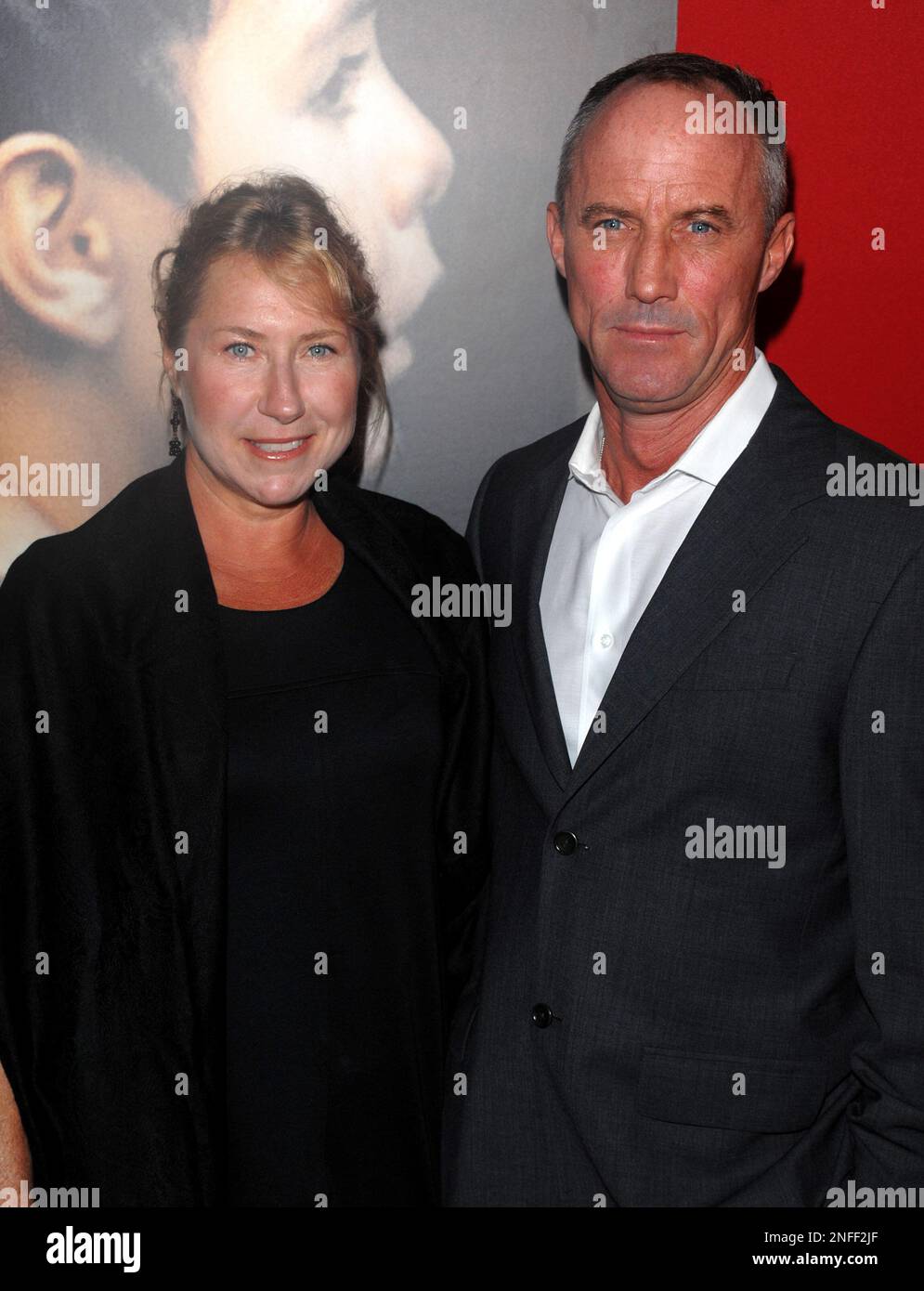 Actor John Robert Burke and wife arrive at the premiere of "Miracle at St. Anna" at The Ziegfeld Theatre in New York on Monday, Sept. 22, 2008. (AP Photo/Peter Kramer) Banque D'Images